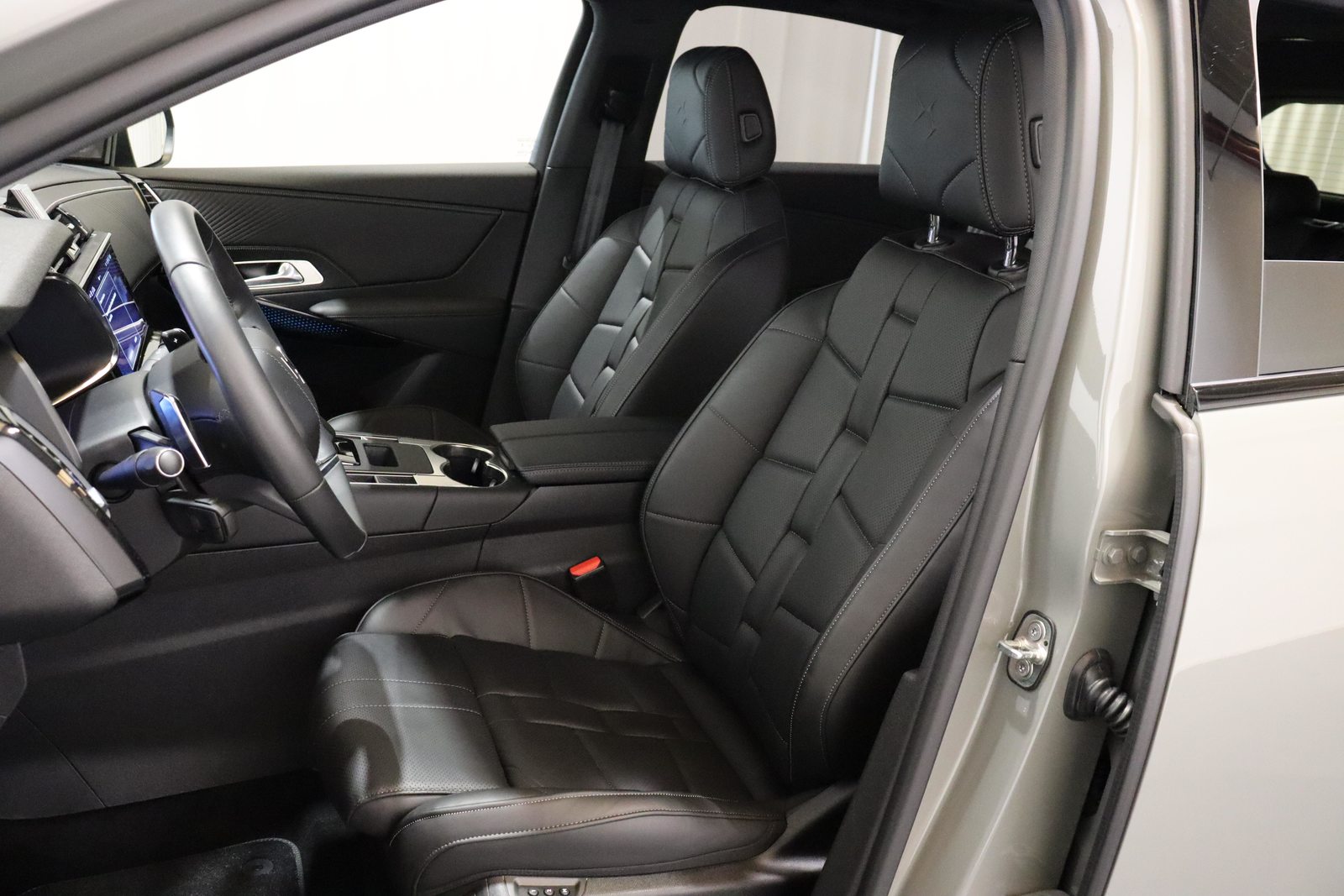 DS 7 1.6 E-Tense Opéra 4x4, Plug-in-Hybrid Benzin/Elektro, Occasion / Gebraucht, Automatik - 4