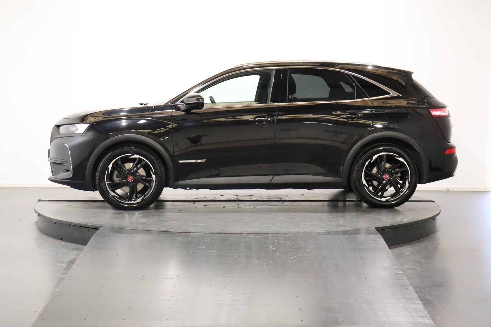DS 7 Crossback 1.6 E-Tense Performance Line 4x4, Plug-in-Hybrid Benzin/Elektro, Occasion / Gebraucht, Automatik - 2
