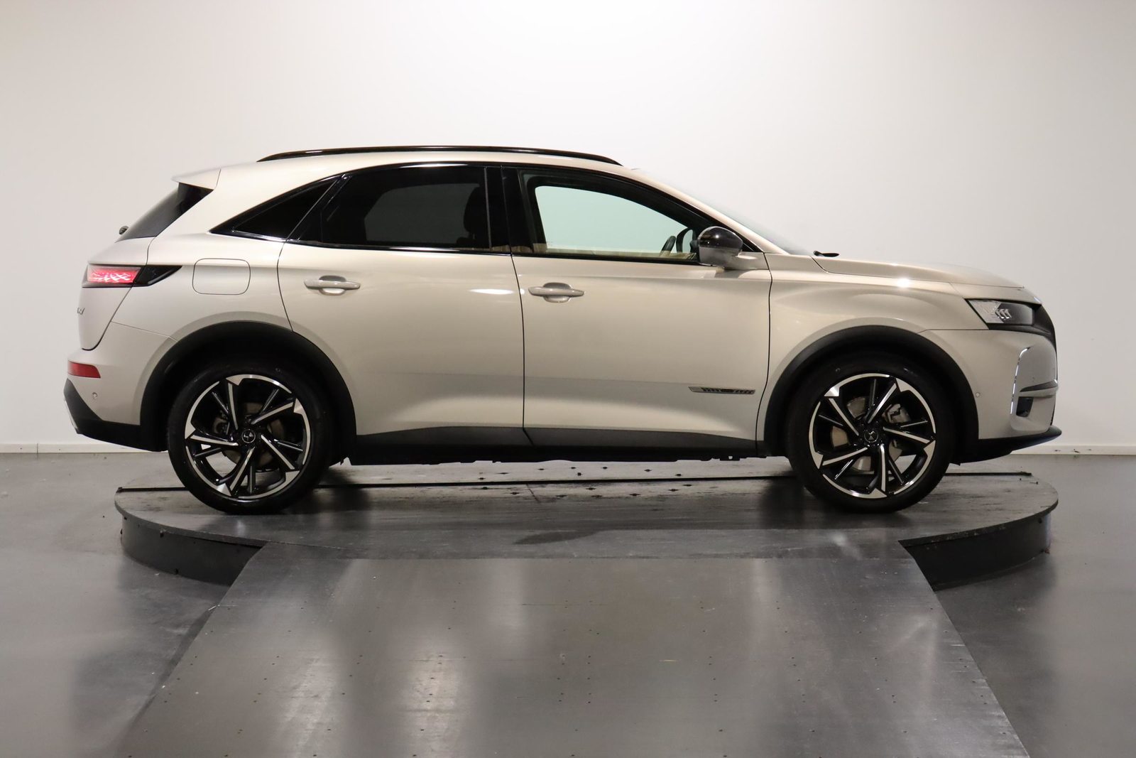 DS 7 Crossback 1.6 E-Tense Louvre 4x4, Plug-in-Hybrid Benzin/Elektro, Occasion / Gebraucht, Automatik - 3