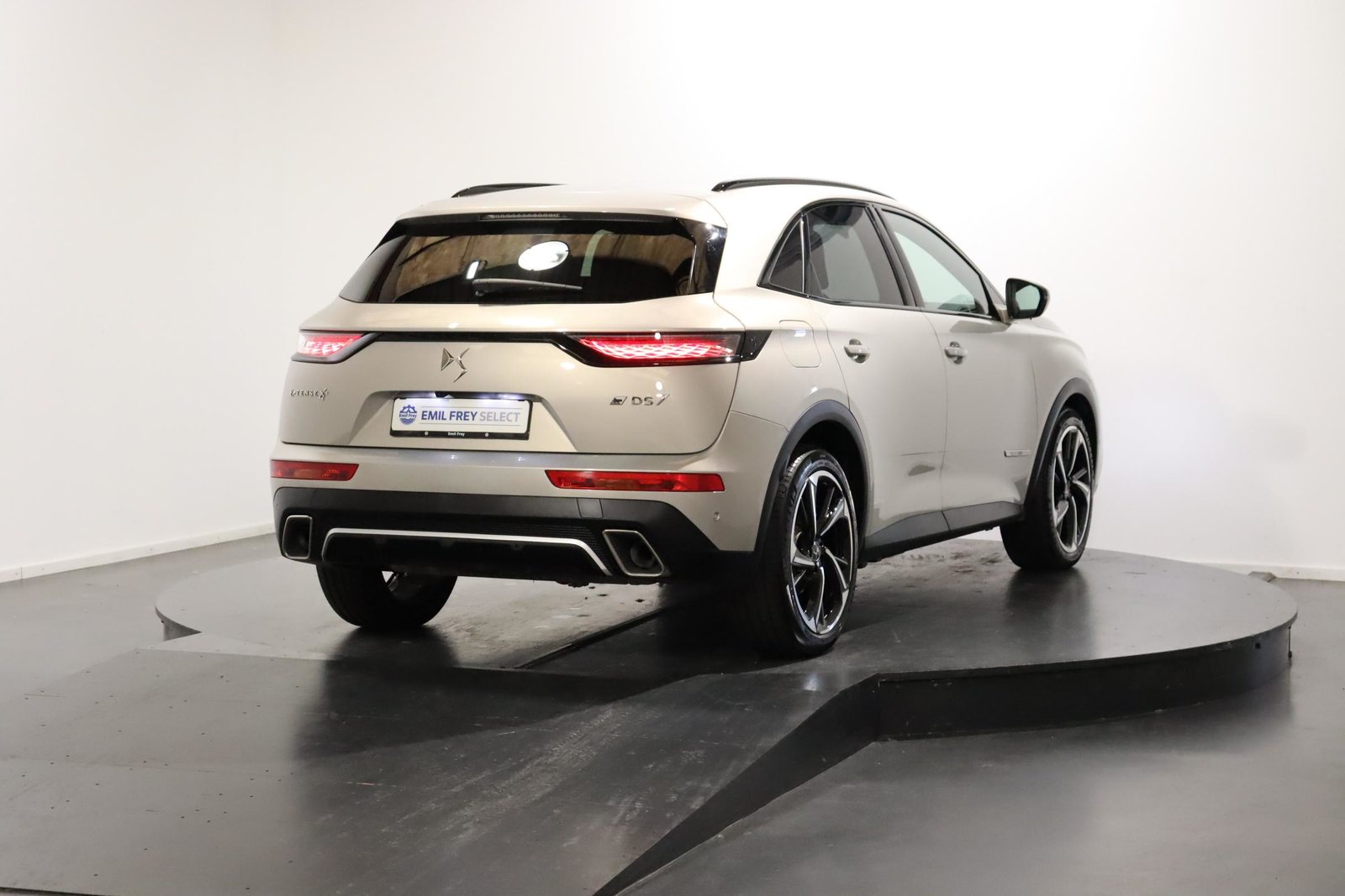 DS 7 Crossback 1.6 E-Tense Louvre 4x4, Plug-in-Hybrid Benzin/Elektro, Occasion / Gebraucht, Automatik - 4