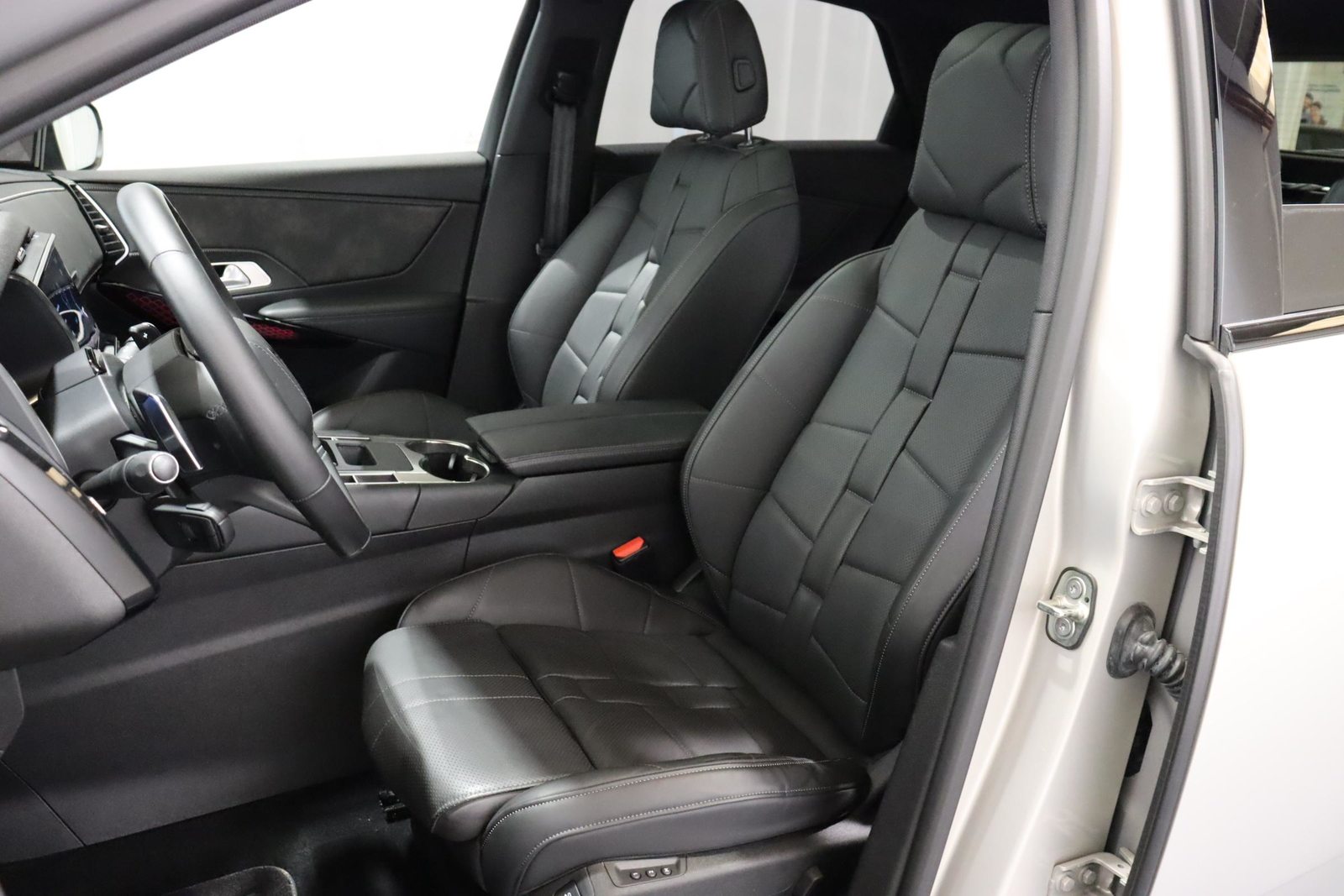 DS 7 Crossback 1.6 E-Tense Louvre 4x4, Plug-in-Hybrid Benzin/Elektro, Occasion / Gebraucht, Automatik - 6
