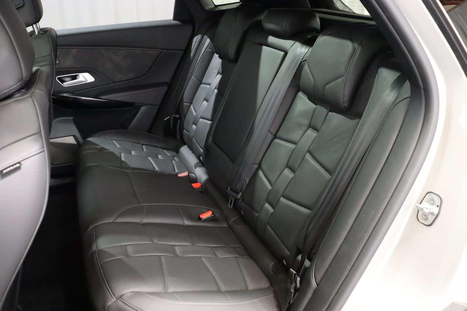 DS 7 Crossback 1.6 E-Tense Louvre 4x4, Plug-in-Hybrid Benzin/Elektro, Occasion / Gebraucht, Automatik - 7