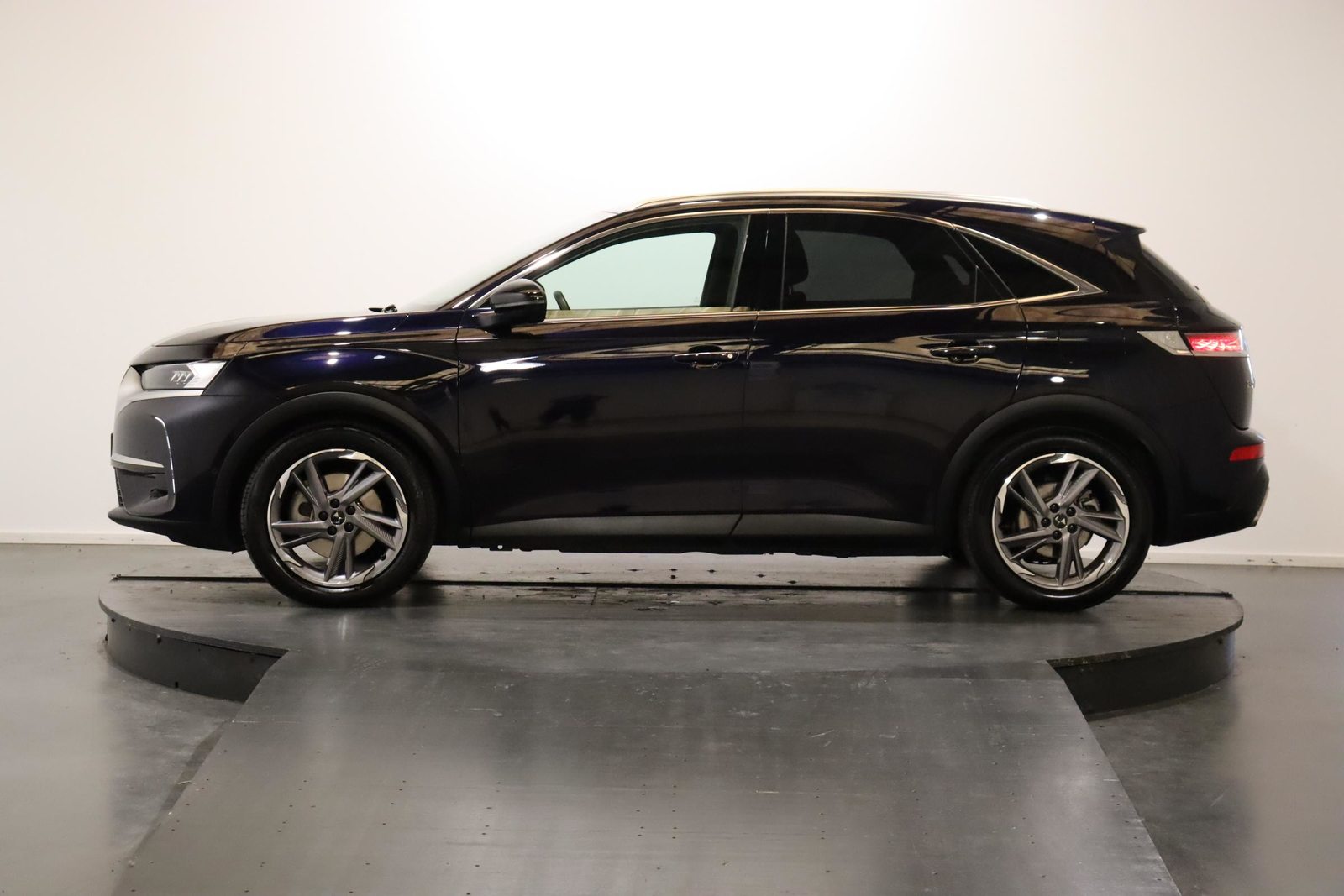 DS 7 Crossback 1.6 E-Tense Be Chic 4x4, Plug-in-Hybrid Benzin/Elektro, Occasion / Gebraucht, Automatik - 2