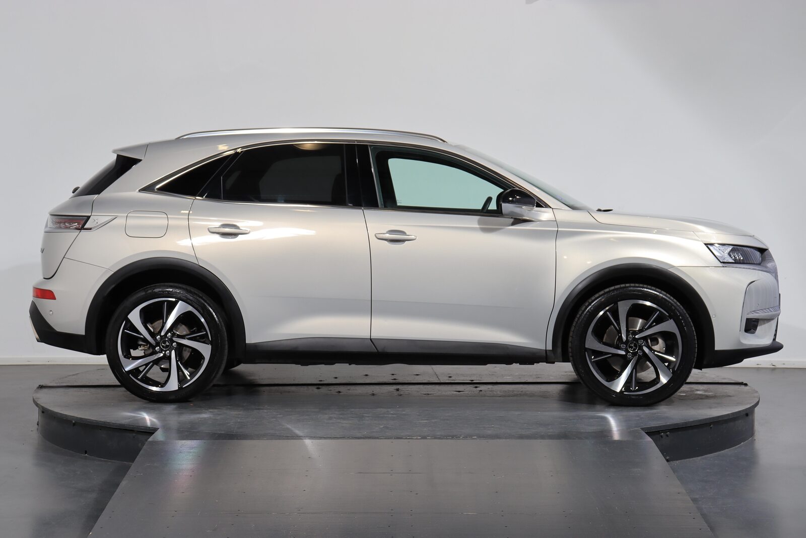 DS 7 Crossback 1.6 E-Tense Rivoli 4x4, Plug-in-Hybrid Benzin/Elektro, Occasion / Gebraucht, Automatik - 2