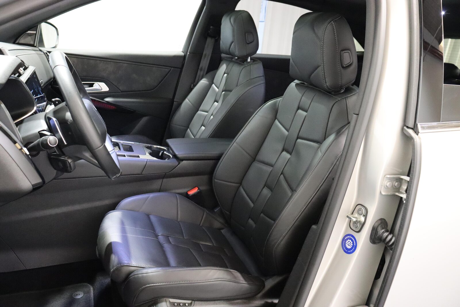 DS 7 Crossback 1.6 E-Tense Rivoli 4x4, Plug-in-Hybrid Benzin/Elektro, Occasion / Gebraucht, Automatik - 5