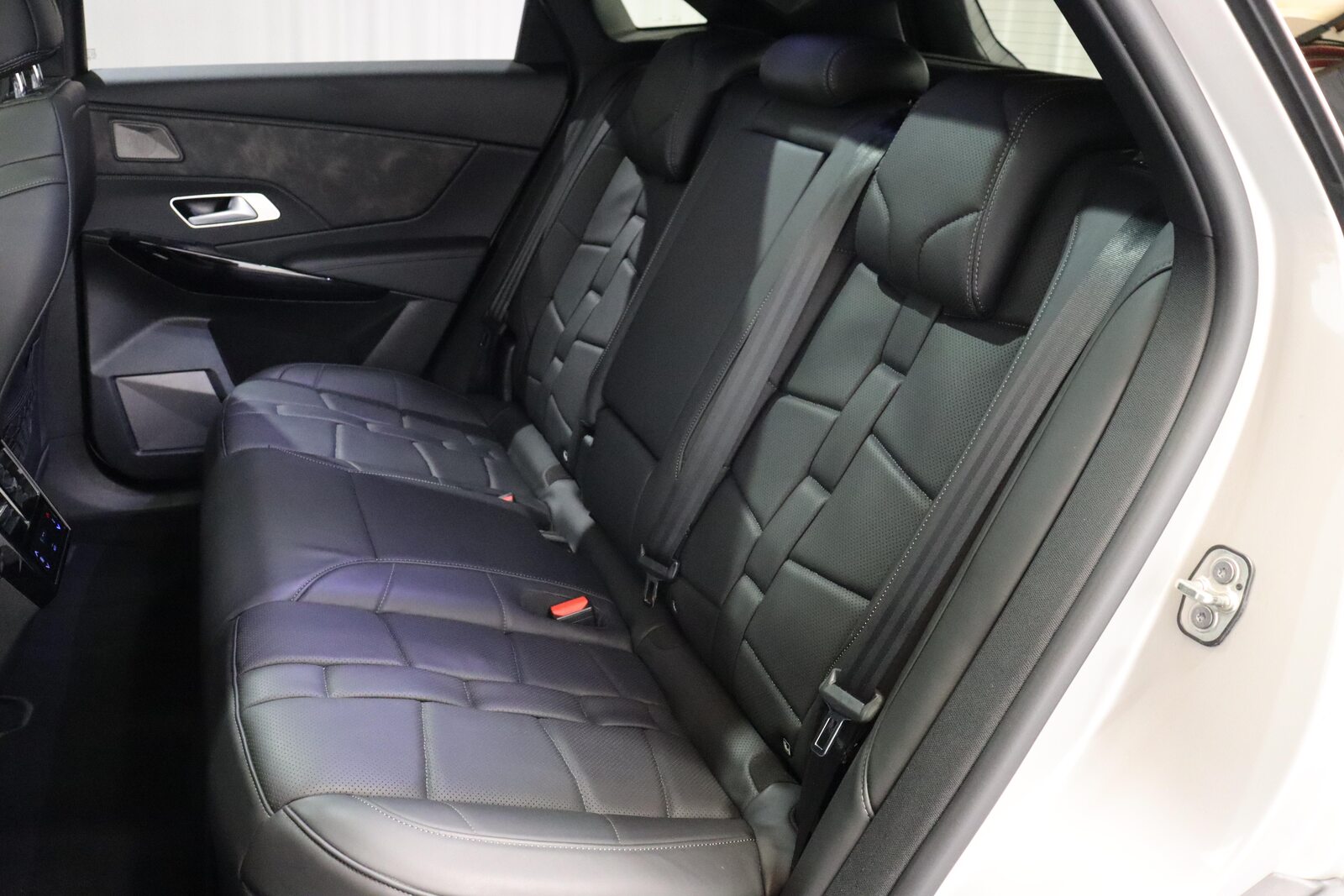 DS 7 Crossback 1.6 E-Tense Rivoli 4x4, Plug-in-Hybrid Benzin/Elektro, Occasion / Gebraucht, Automatik - 6