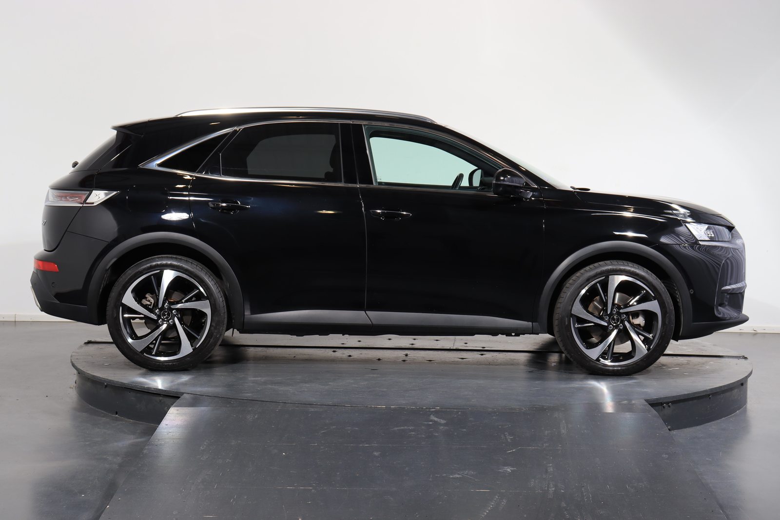 DS 7 Crossback 1.6 E-Tense Rivoli 4x4, Plug-in-Hybrid Benzin/Elektro, Occasion / Gebraucht, Automatik - 2