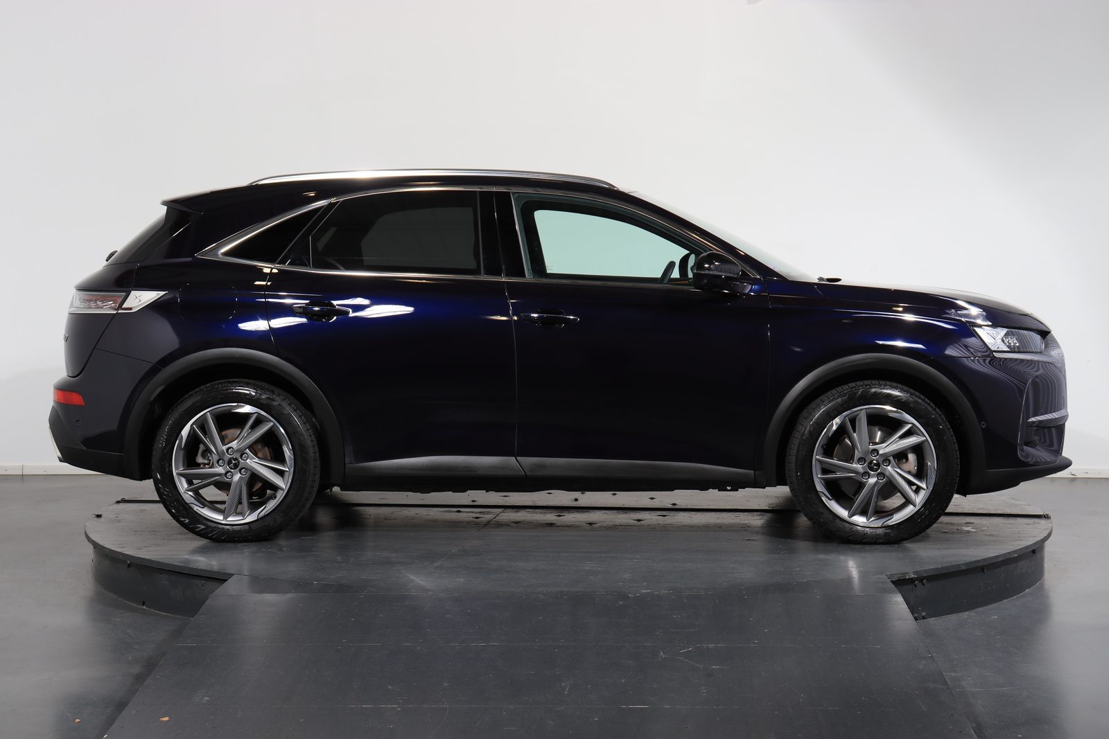 DS 7 Crossback 1.6 E-Tense Rivoli 4x4, Plug-in-Hybrid Benzin/Elektro, Occasion / Gebraucht, Automatik - 2