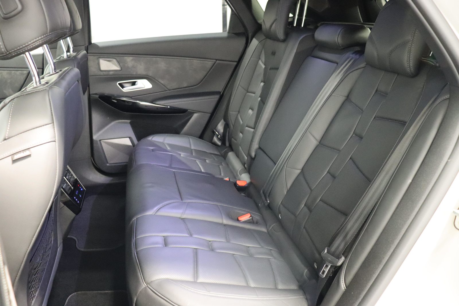 DS 7 Crossback 1.6 E-Tense Louvre 4x4, Plug-in-Hybrid Benzin/Elektro, Occasion / Gebraucht, Automatik - 6