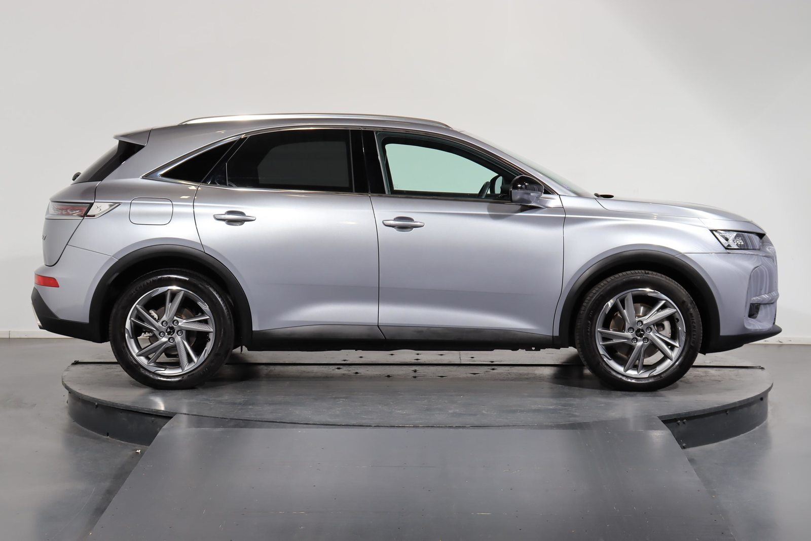DS 7 Crossback 1.6 E-Tense Be Chic 4x4, Plug-in-Hybrid Benzin/Elektro, Occasion / Gebraucht, Automatik - 2