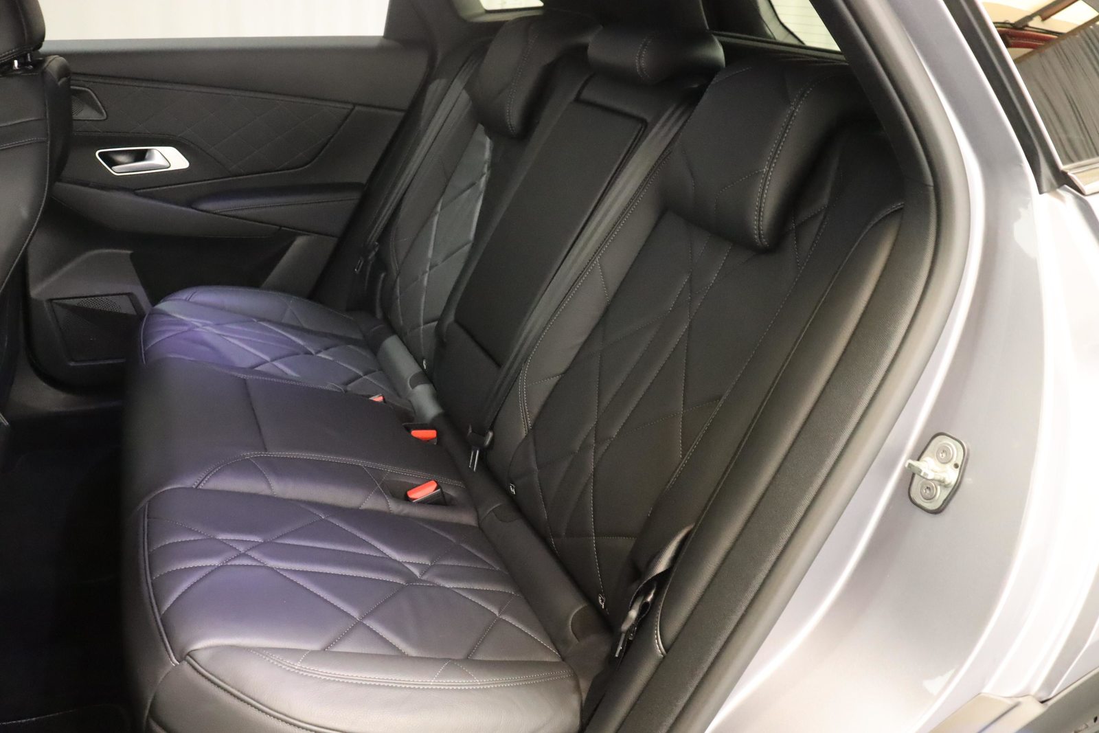 DS 7 Crossback 1.6 E-Tense Be Chic 4x4, Plug-in-Hybrid Benzin/Elektro, Occasion / Gebraucht, Automatik - 6