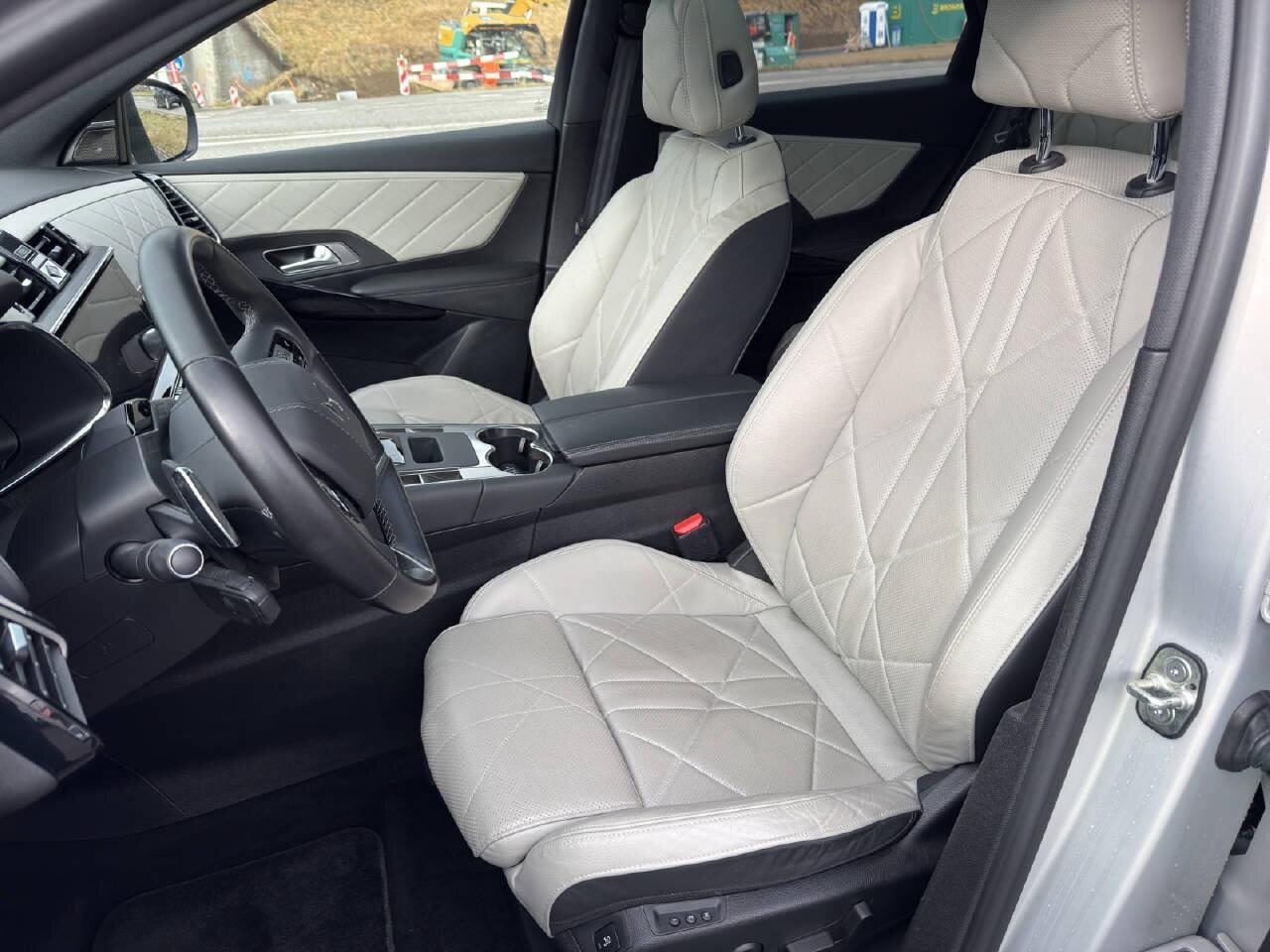 DS 7 Crossback 1.6 E-Tense So Chic 4x4, Plug-in-Hybrid Benzin/Elektro, Occasion / Gebraucht, Automatik - 5