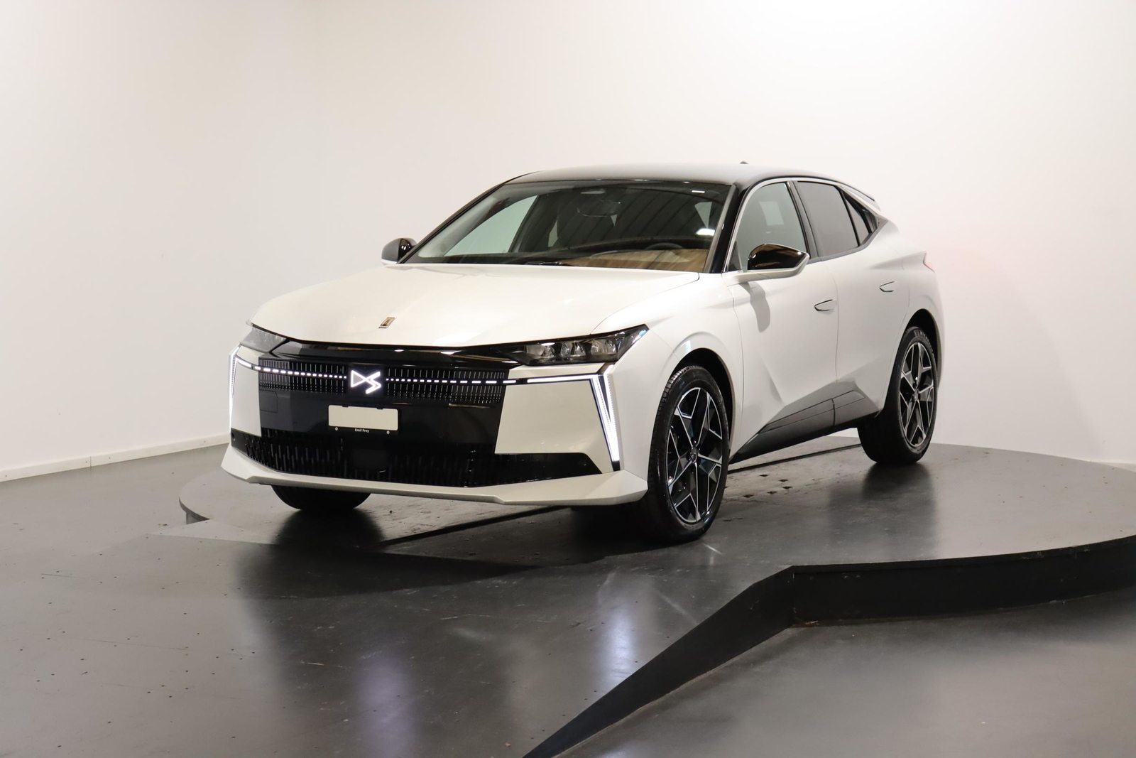 DS No4 1.2 Hybrid Pallas
