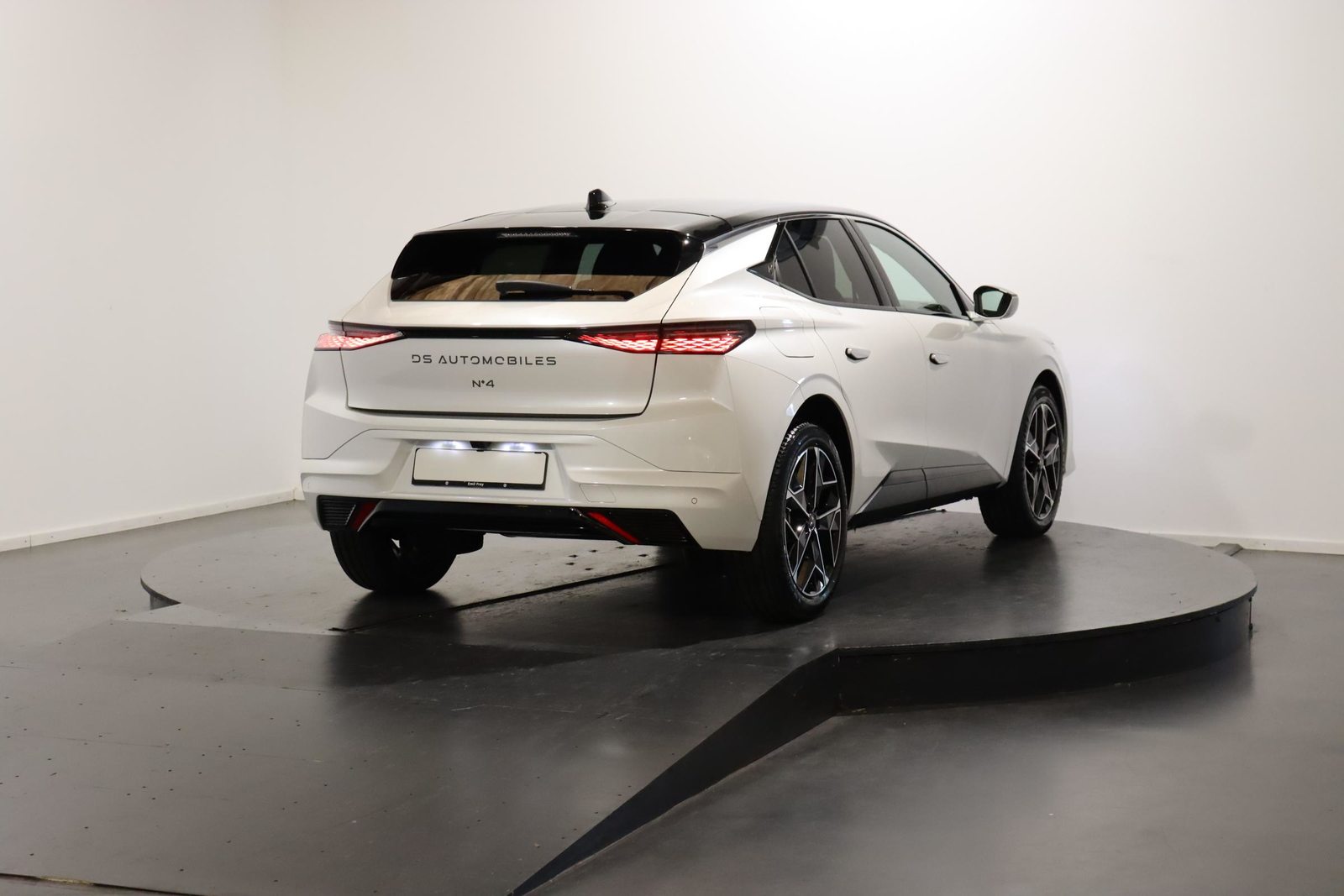 DS No4 1.2 Hybrid Pallas, Mild-Hybrid Benzin/Elektro, Vorführwagen, Automatik - 3