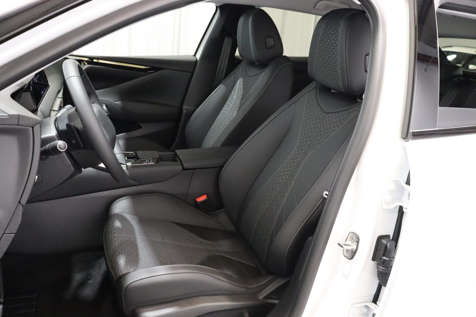 DS No4 1.2 Hybrid Pallas, Mild-Hybrid Benzin/Elektro, Vorführwagen, Automatik - 4
