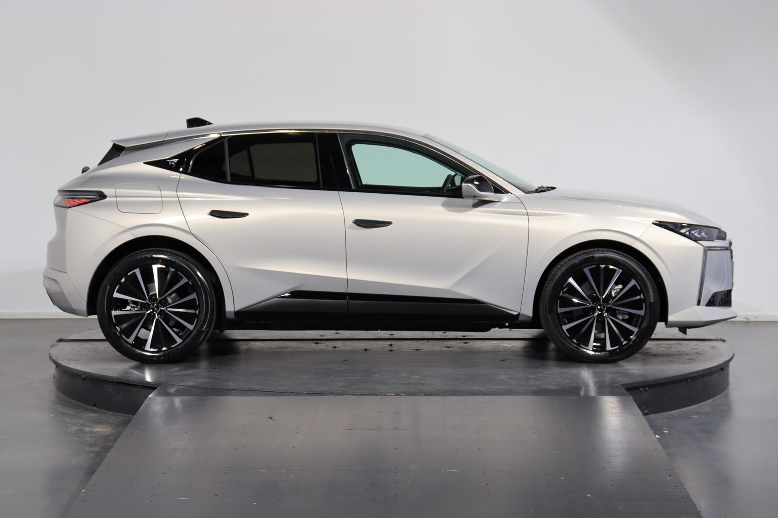DS No4 E-Tense Étoile Alcantara, Elektro, Vorführwagen, Automatik - 2