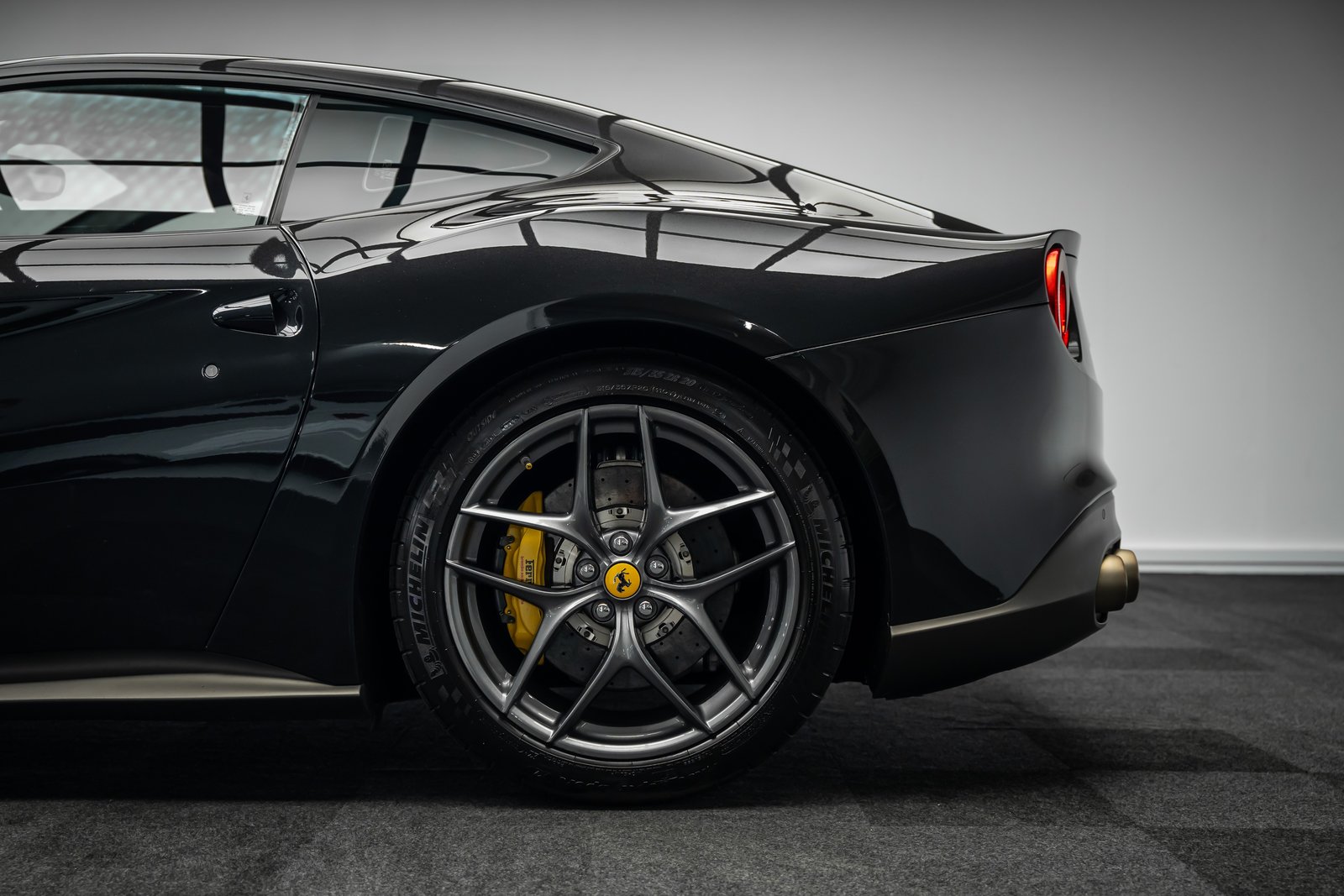 FERRARI * F12 * FULL CARBON INNEN * FRISCH AB FERRARI SERVIC, Benzin, Occasion / Gebraucht, Automatik - 3