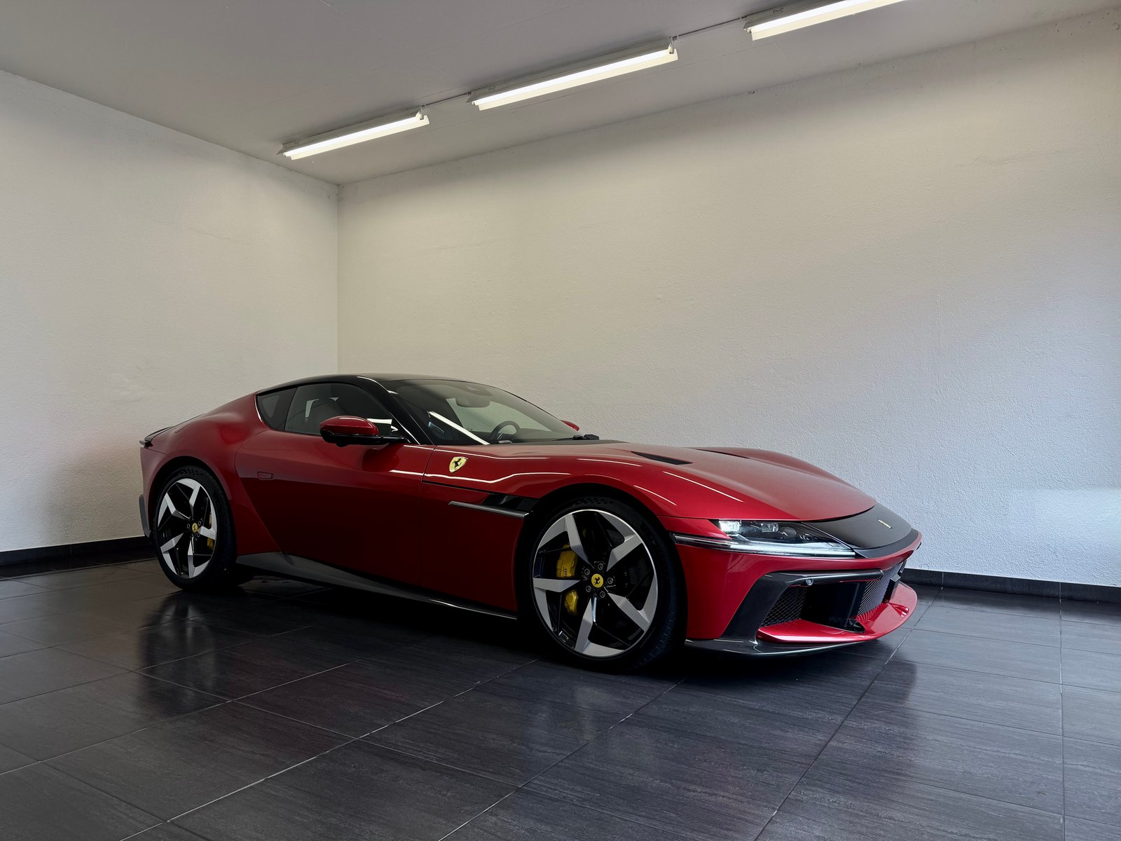 FERRARI 12 Cilindri