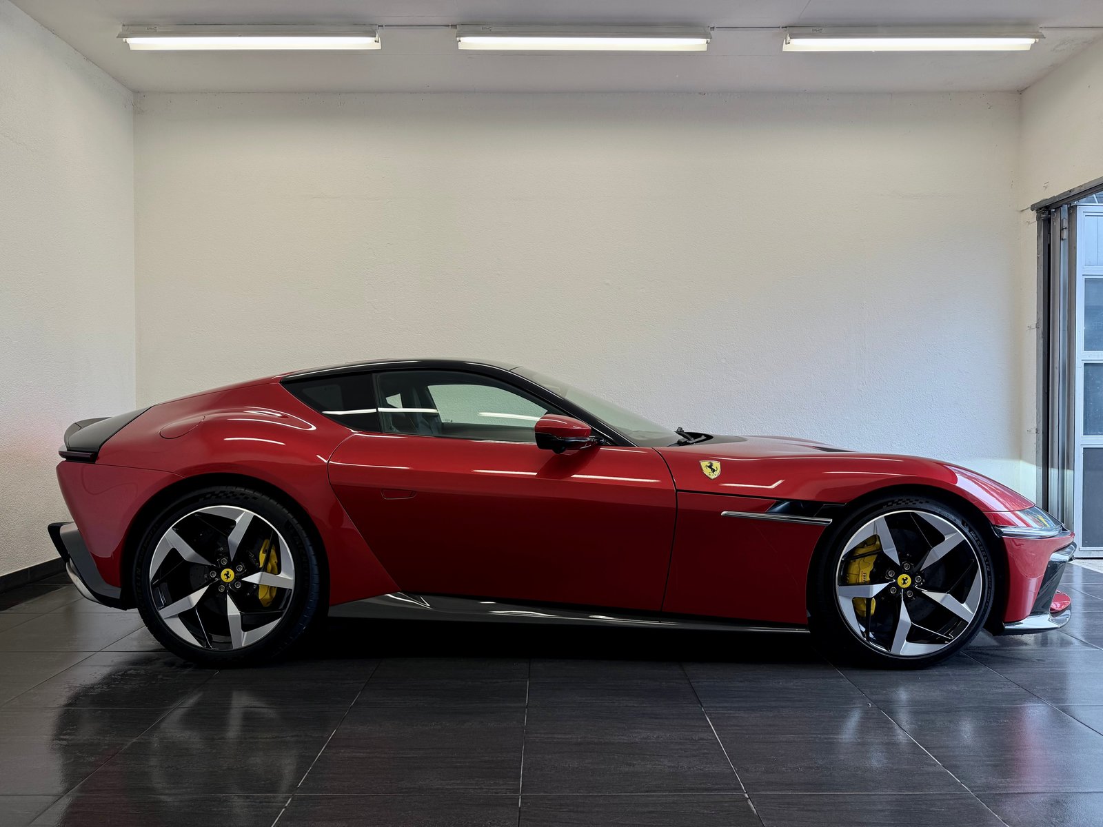 FERRARI 12 Cilindri, Petrol, Second hand / Used, Automatic - 5
