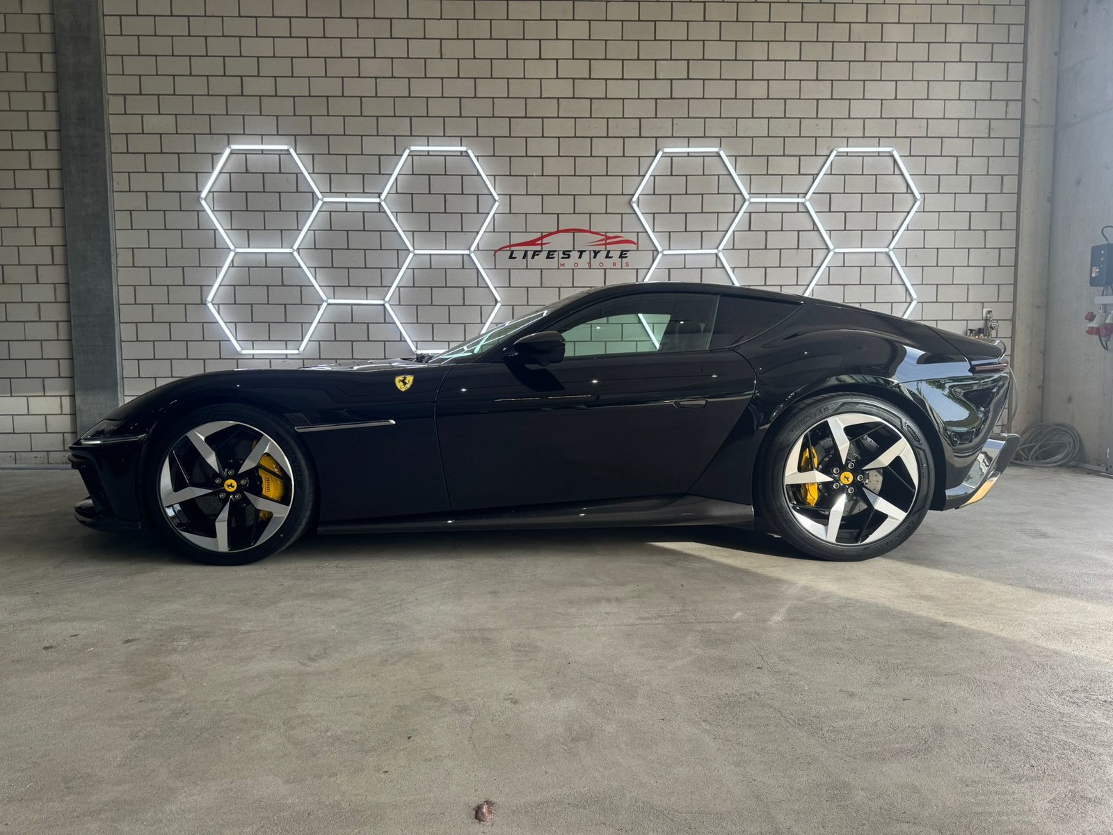 FERRARI 12 Cilindri, Petrol, Second hand / Used, Automatic - 2