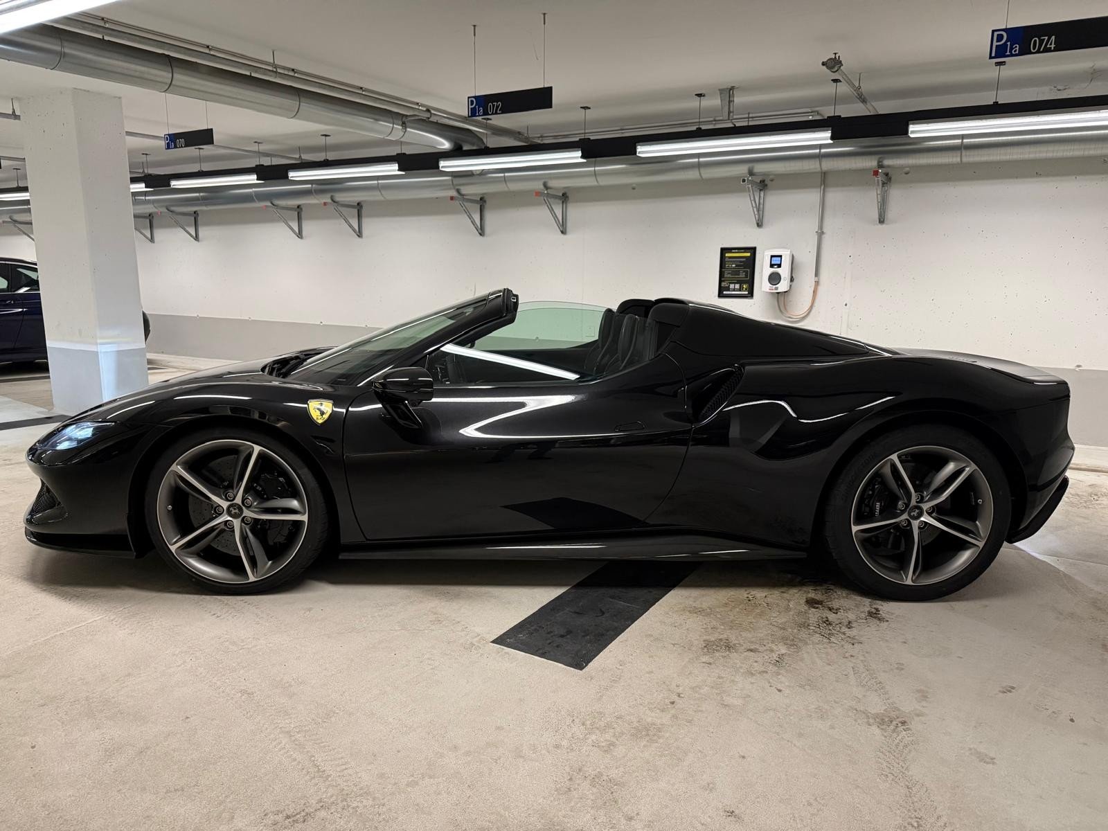 FERRARI 296 GTS Carbon INDIVIDUAL, Plug-in-Hybrid Benzina/Elettrica, Auto nuove, Automatico - 2