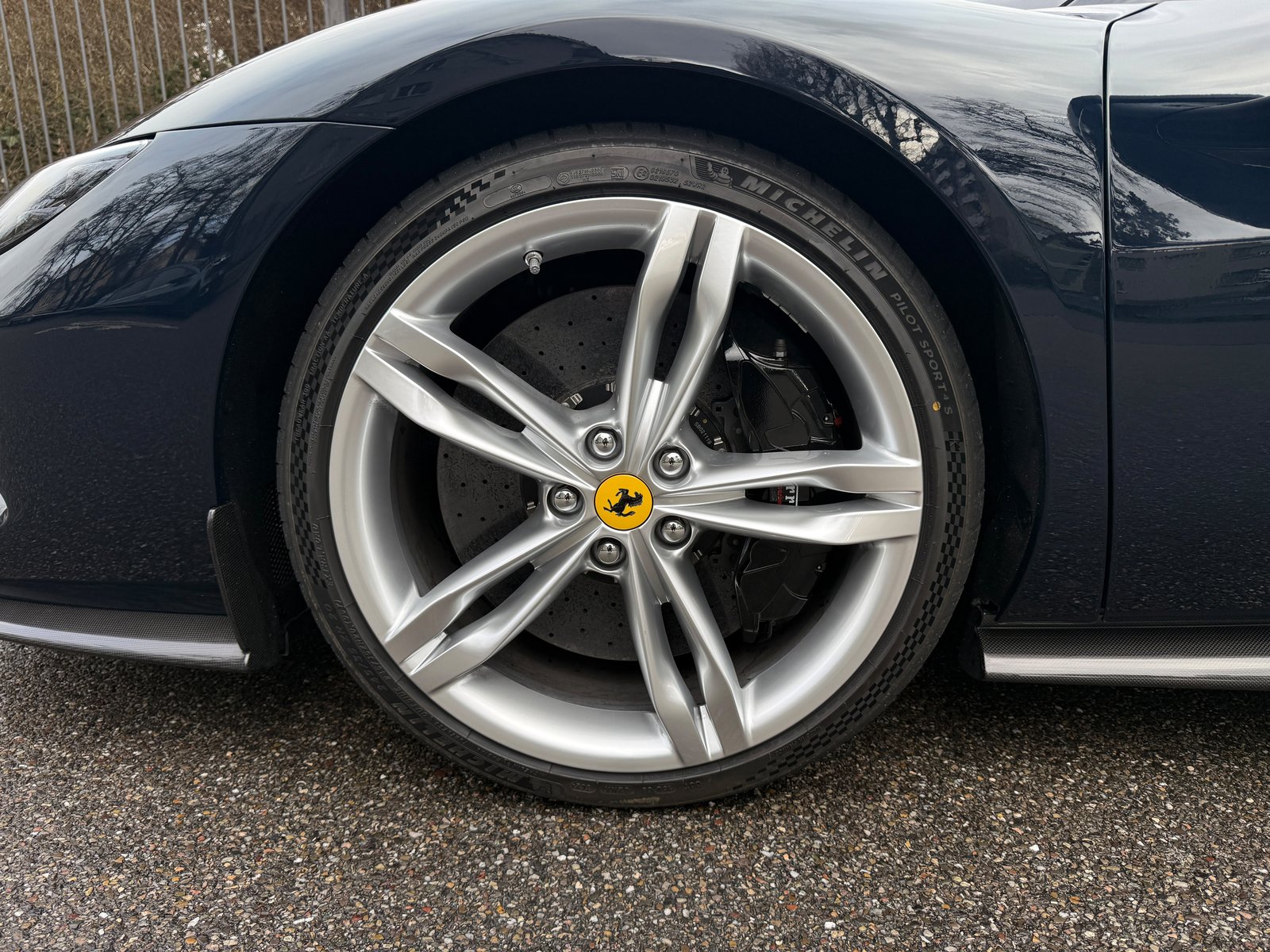 FERRARI 296 GTS, Plug-in-Hybrid Benzin/Elektro, Occasion / Gebraucht, Automatik - 4