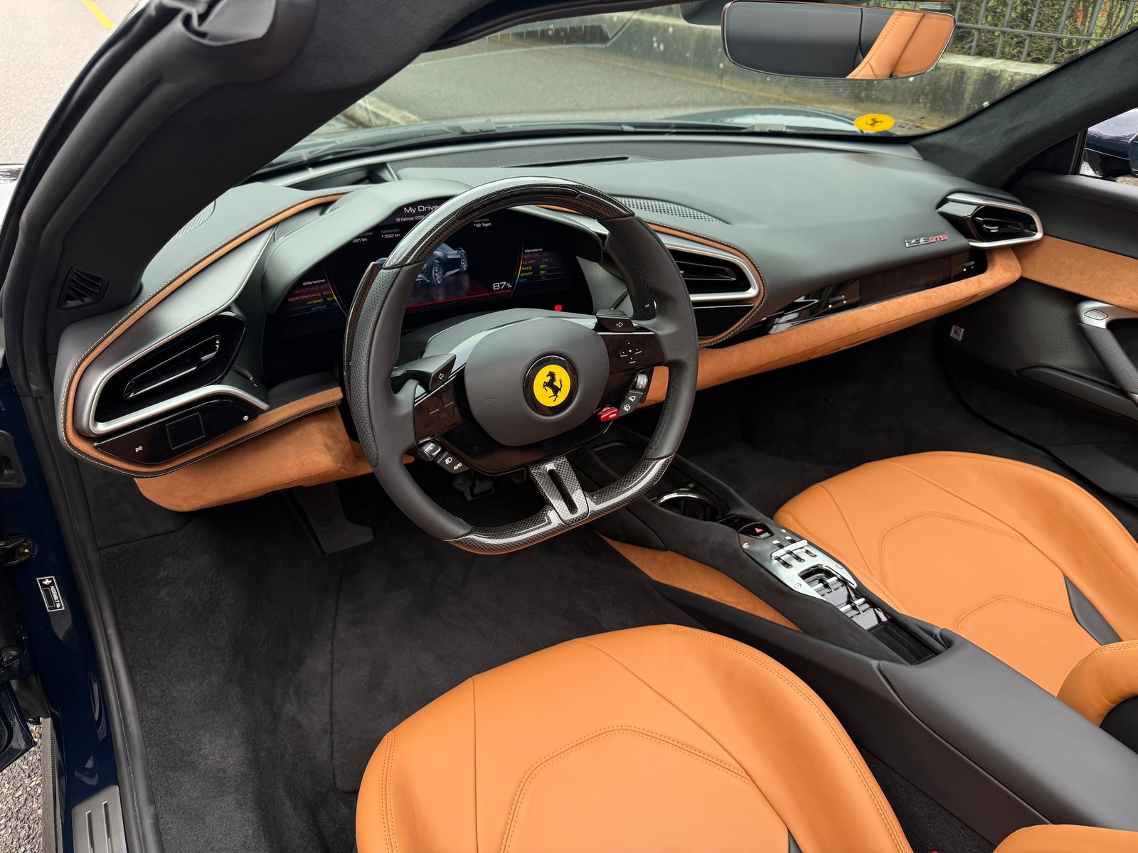 FERRARI 296 GTS, Plug-in-Hybrid Benzin/Elektro, Occasion / Gebraucht, Automatik - 5