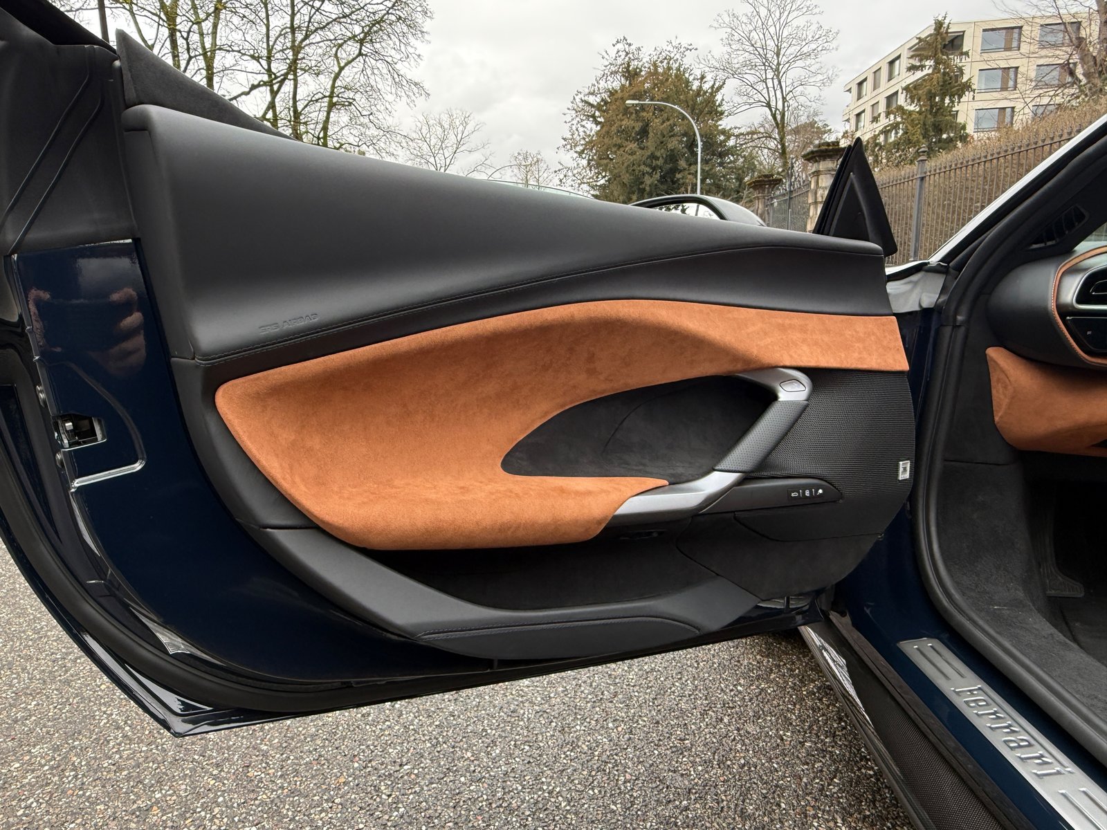 FERRARI 296 GTS, Plug-in-Hybrid Benzin/Elektro, Occasion / Gebraucht, Automatik - 6