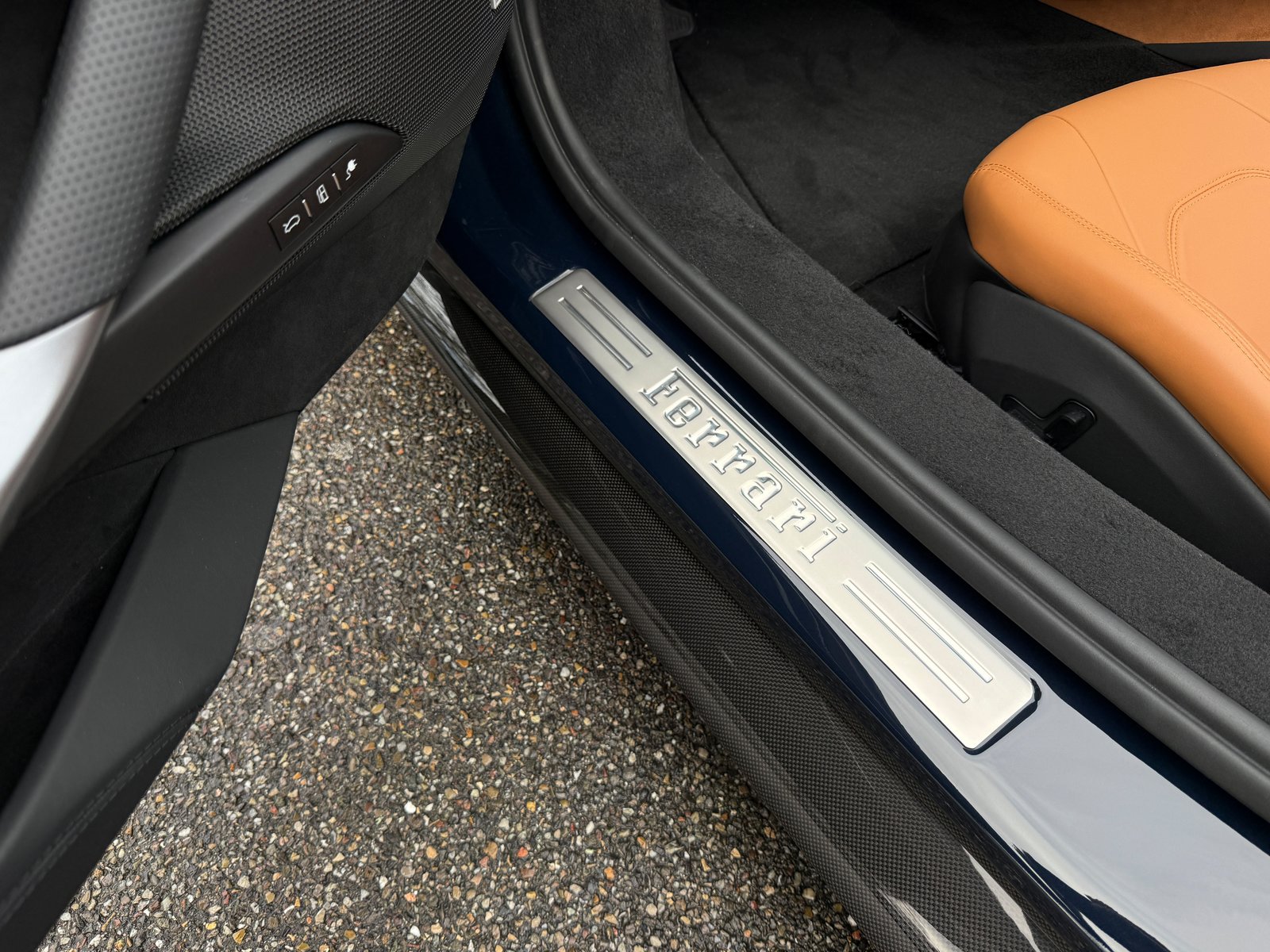 FERRARI 296 GTS, Plug-in-Hybrid Benzin/Elektro, Occasion / Gebraucht, Automatik - 7