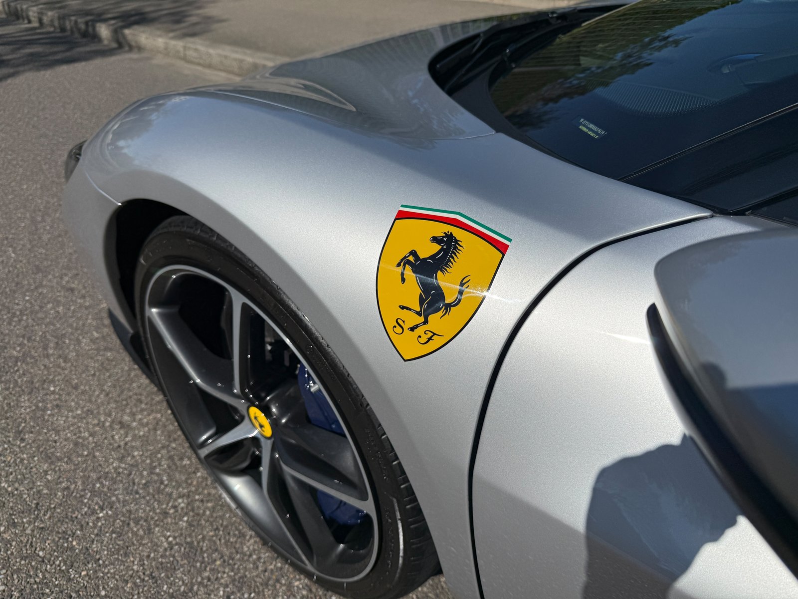 FERRARI 296 GTS, Plug-in-Hybrid Benzin/Elektro, Occasion / Gebraucht, Automatik - 7
