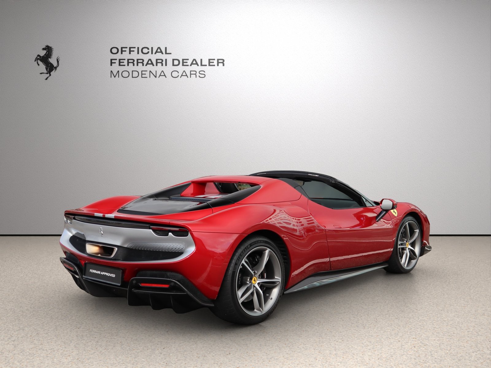 FERRARI 296 GTS, Plug-in-Hybrid Benzin/Elektro, Occasion / Gebraucht, Automatik - 2