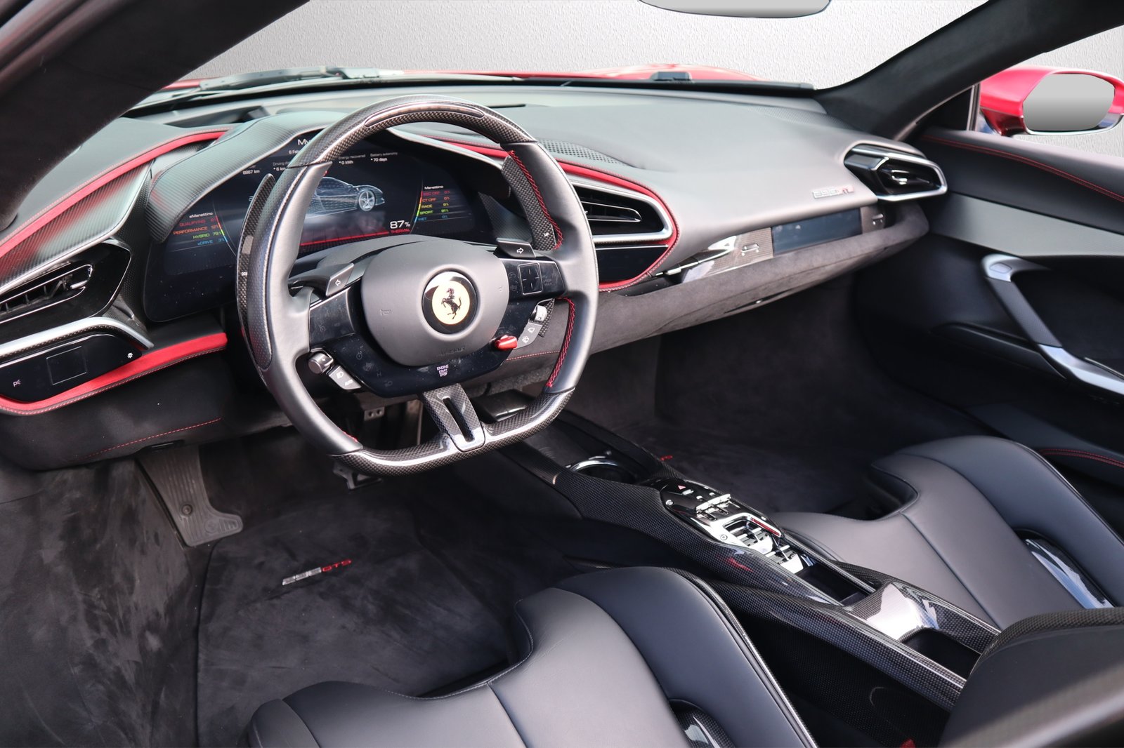 FERRARI 296 GTS, Plug-in-Hybrid Benzin/Elektro, Occasion / Gebraucht, Automatik - 3