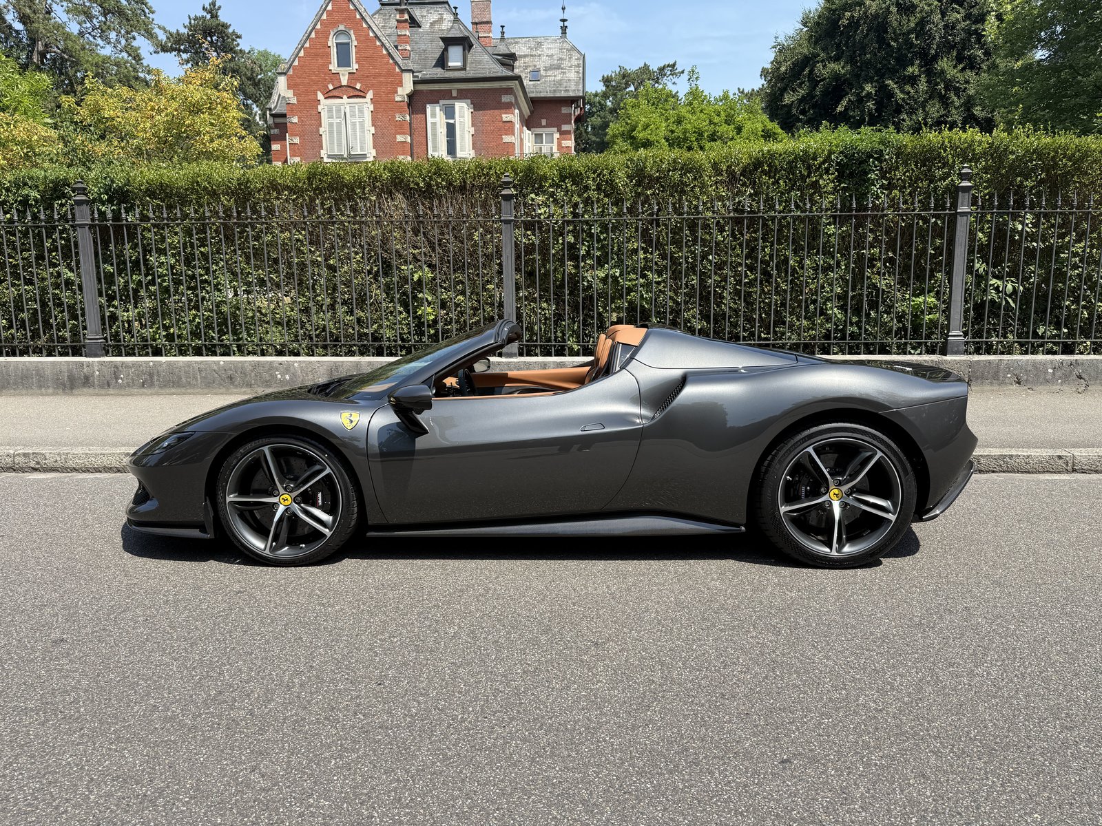 FERRARI 296 GTS, Plug-in-Hybrid Benzin/Elektro, Occasion / Gebraucht, Automatik - 3
