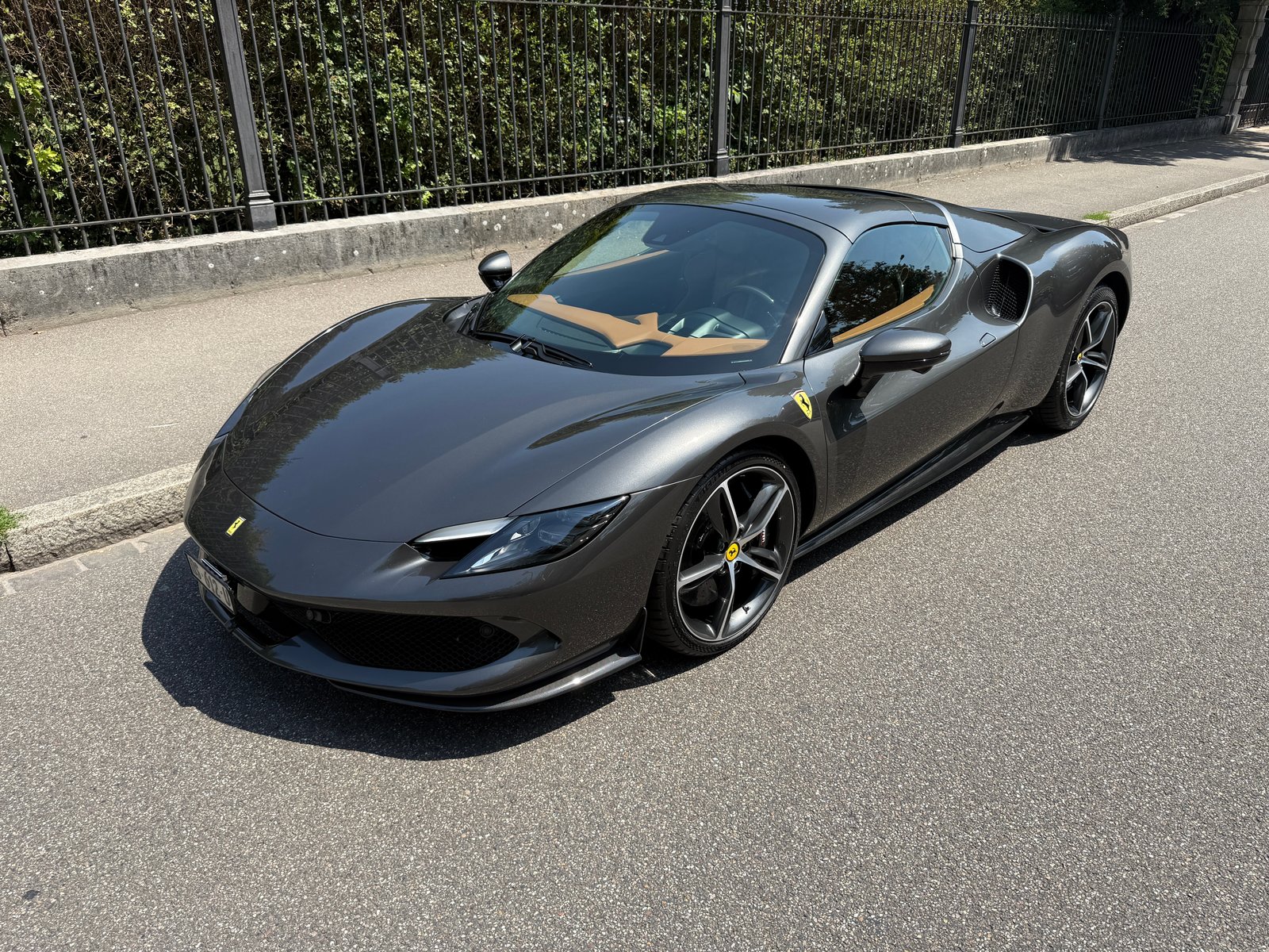 FERRARI 296 GTS, Plug-in-Hybrid Benzin/Elektro, Occasion / Gebraucht, Automatik - 4