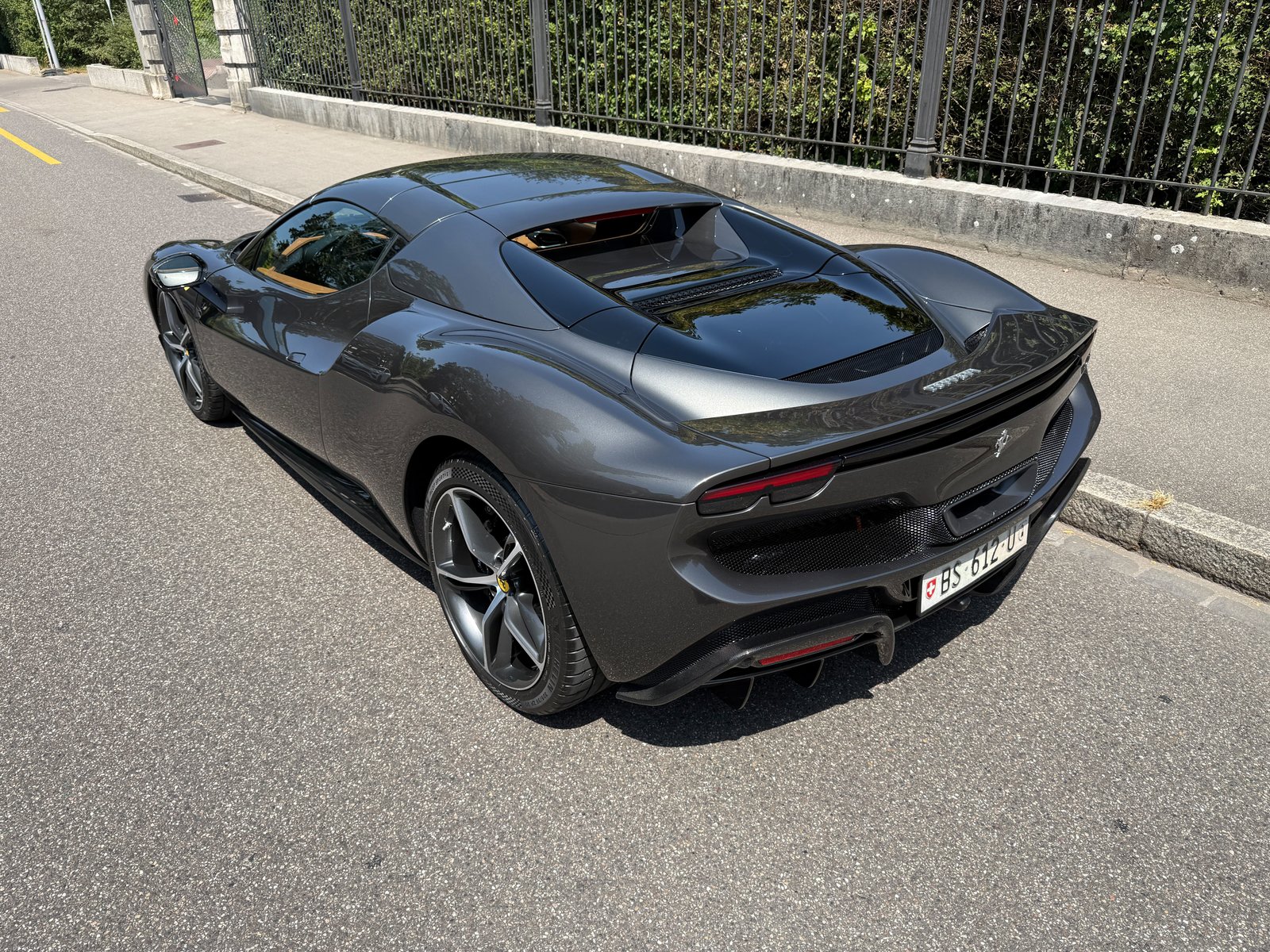 FERRARI 296 GTS, Plug-in-Hybrid Benzin/Elektro, Occasion / Gebraucht, Automatik - 5