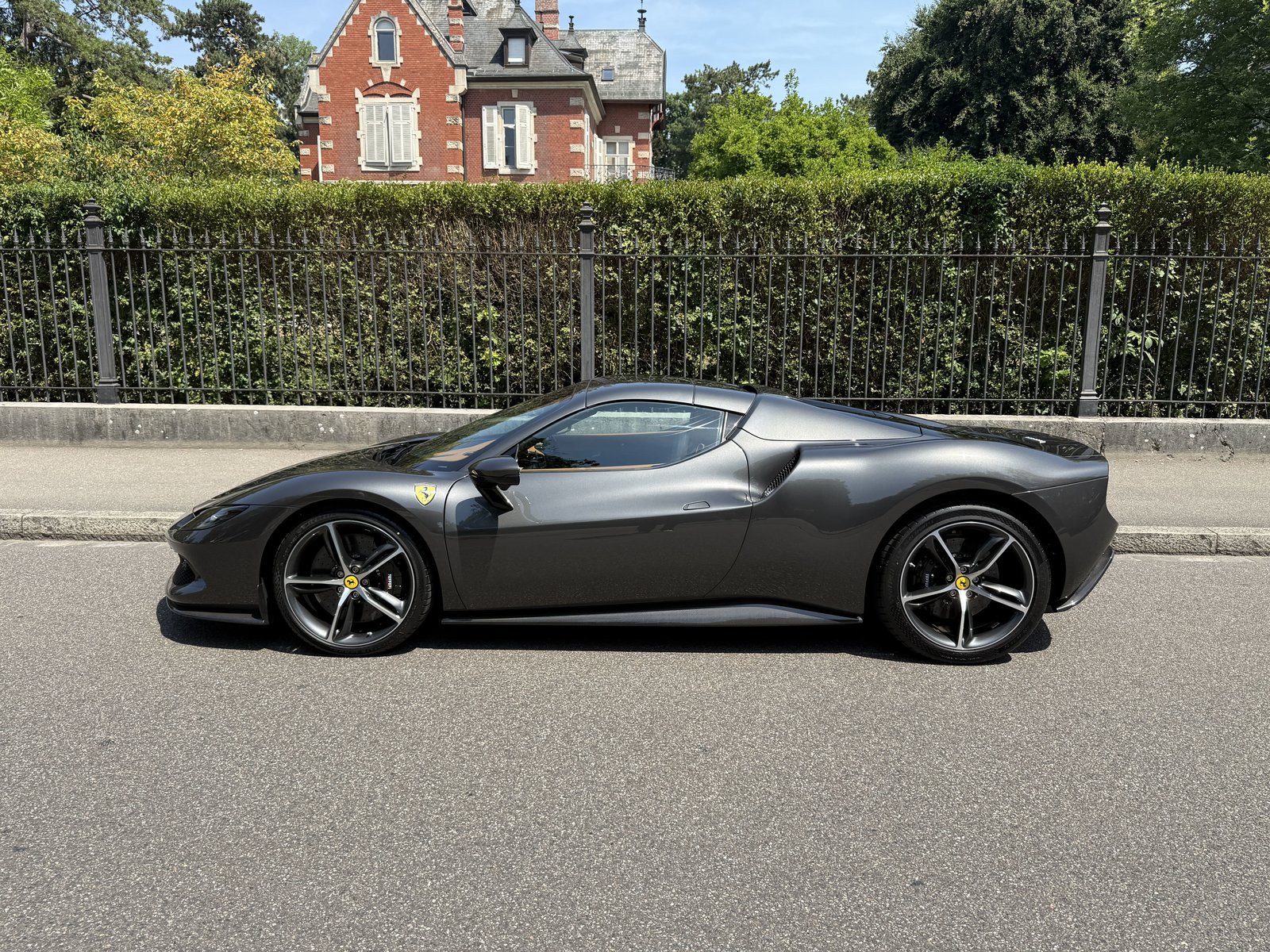 FERRARI 296 GTS, Plug-in-Hybrid Benzin/Elektro, Occasion / Gebraucht, Automatik - 6