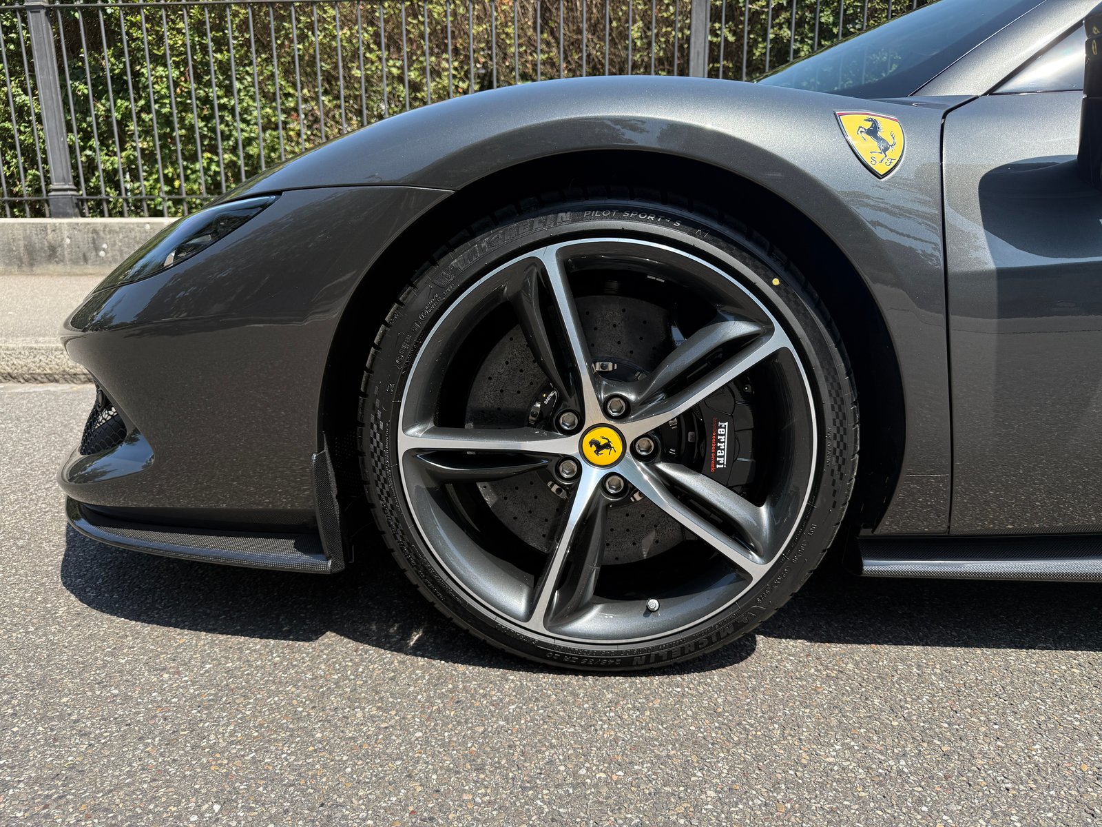FERRARI 296 GTS, Plug-in-Hybrid Benzin/Elektro, Occasion / Gebraucht, Automatik - 7