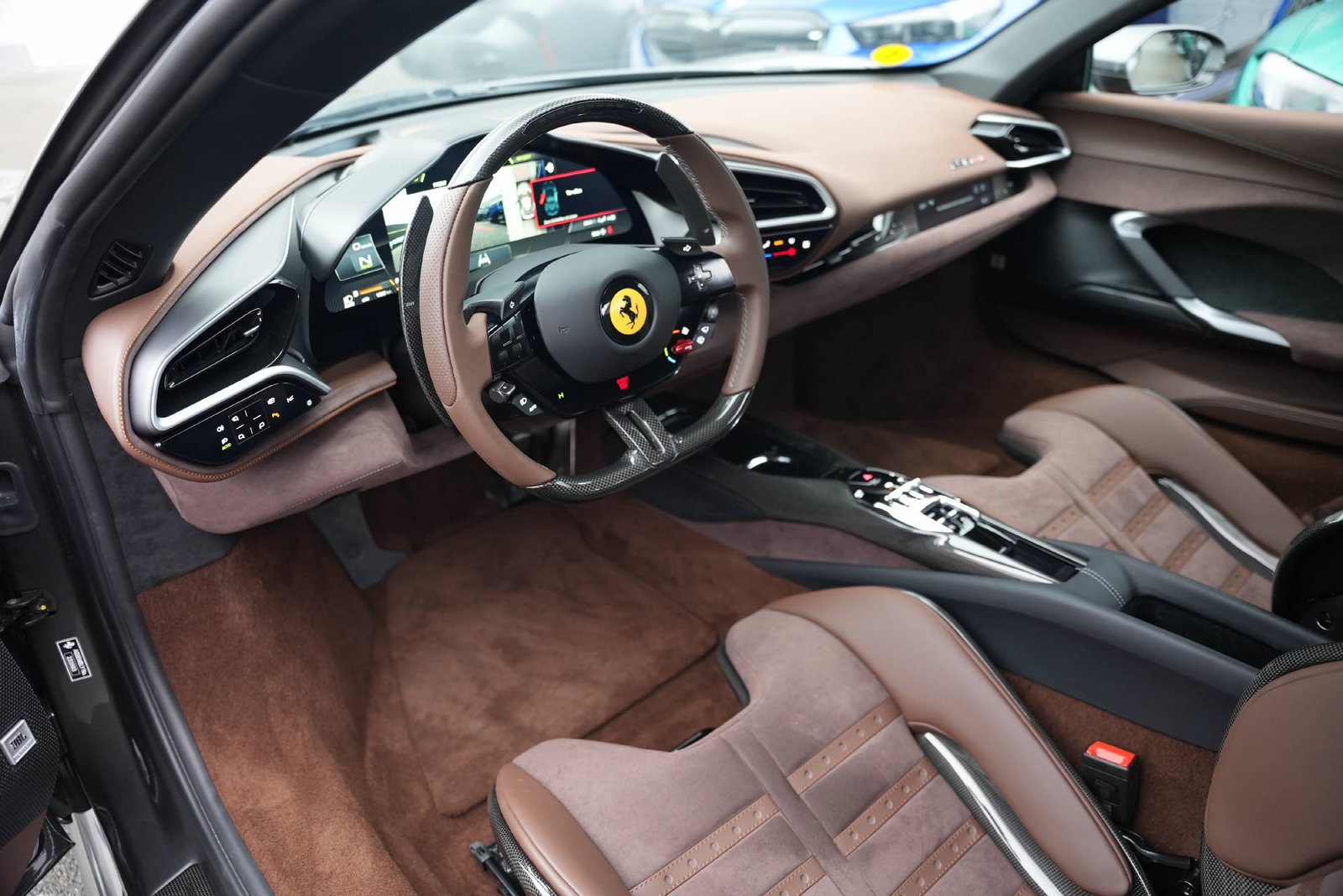 FERRARI 296 GTB 3.0 Turbo, Plug-in-Hybrid Benzin/Elektro, Occasion / Gebraucht, Automatik - 7