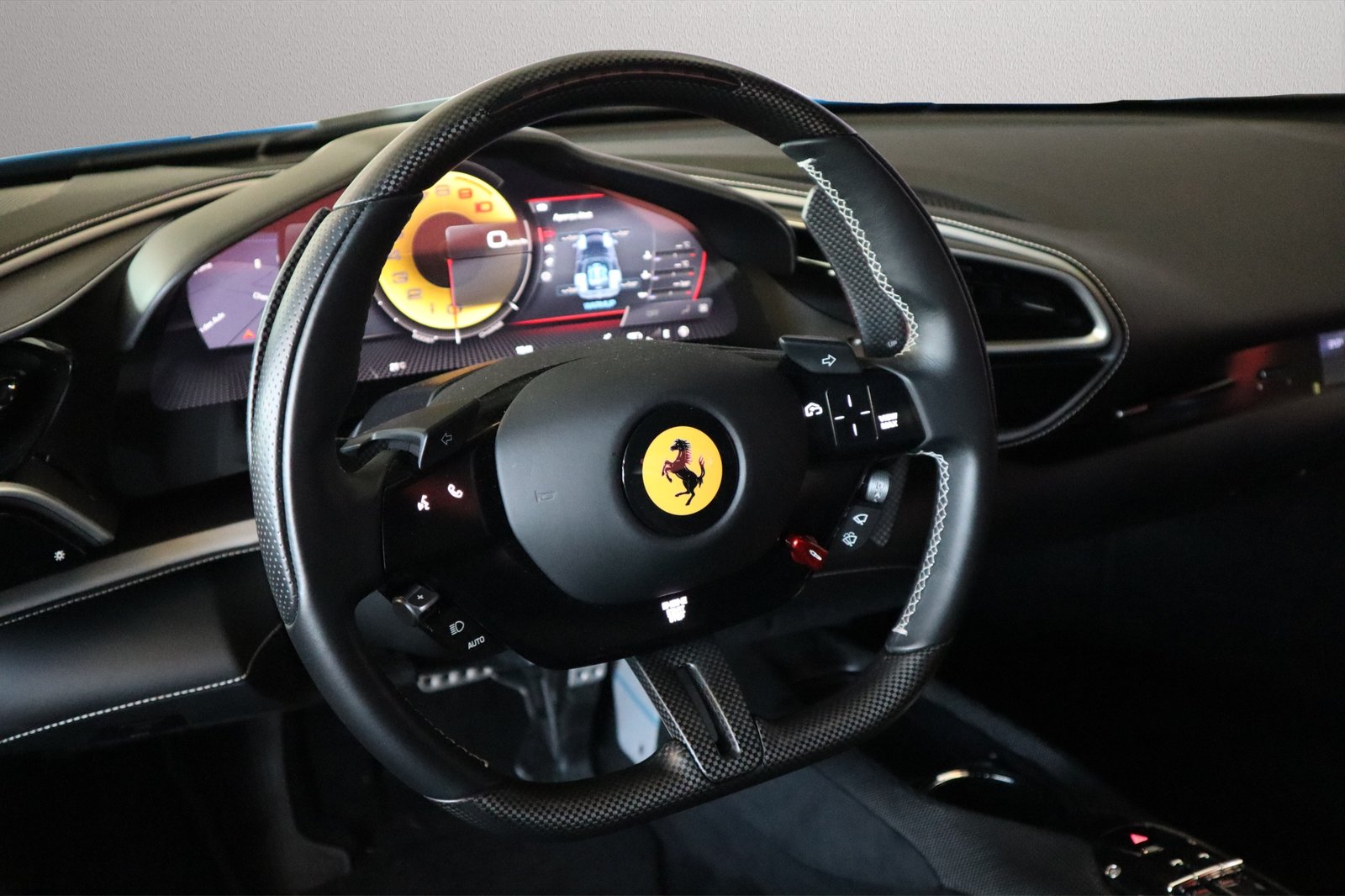 FERRARI 296 GTB, Plug-in-Hybrid Benzin/Elektro, Occasion / Gebraucht, Automatik - 3