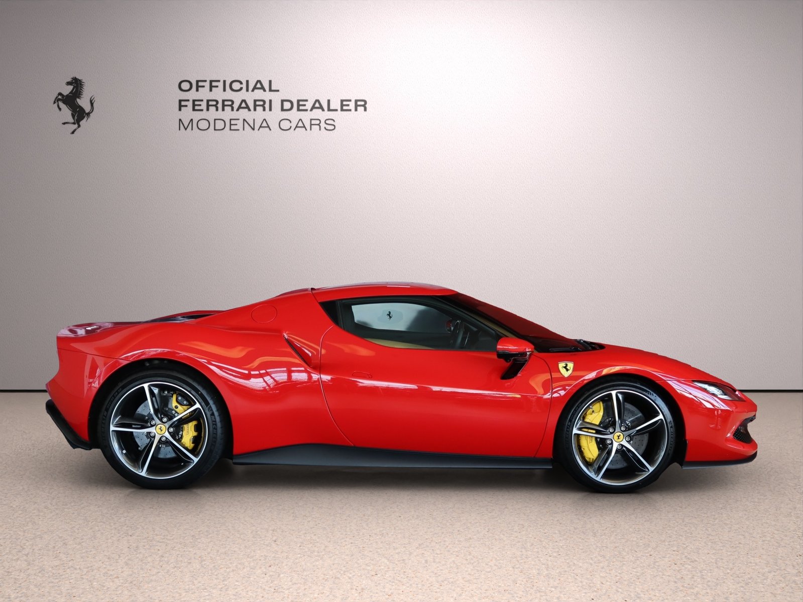 FERRARI 296 GTB, Plug-in-Hybrid Benzin/Elektro, Occasion / Gebraucht, Automatik - 7