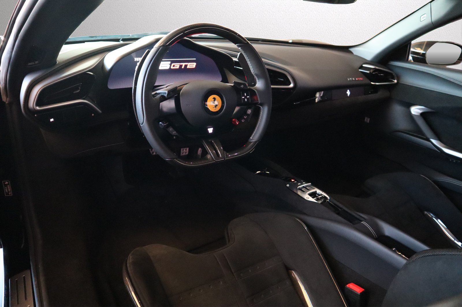 FERRARI 296 GTB, Plug-in-Hybrid Benzin/Elektro, Occasion / Gebraucht, Automatik - 3