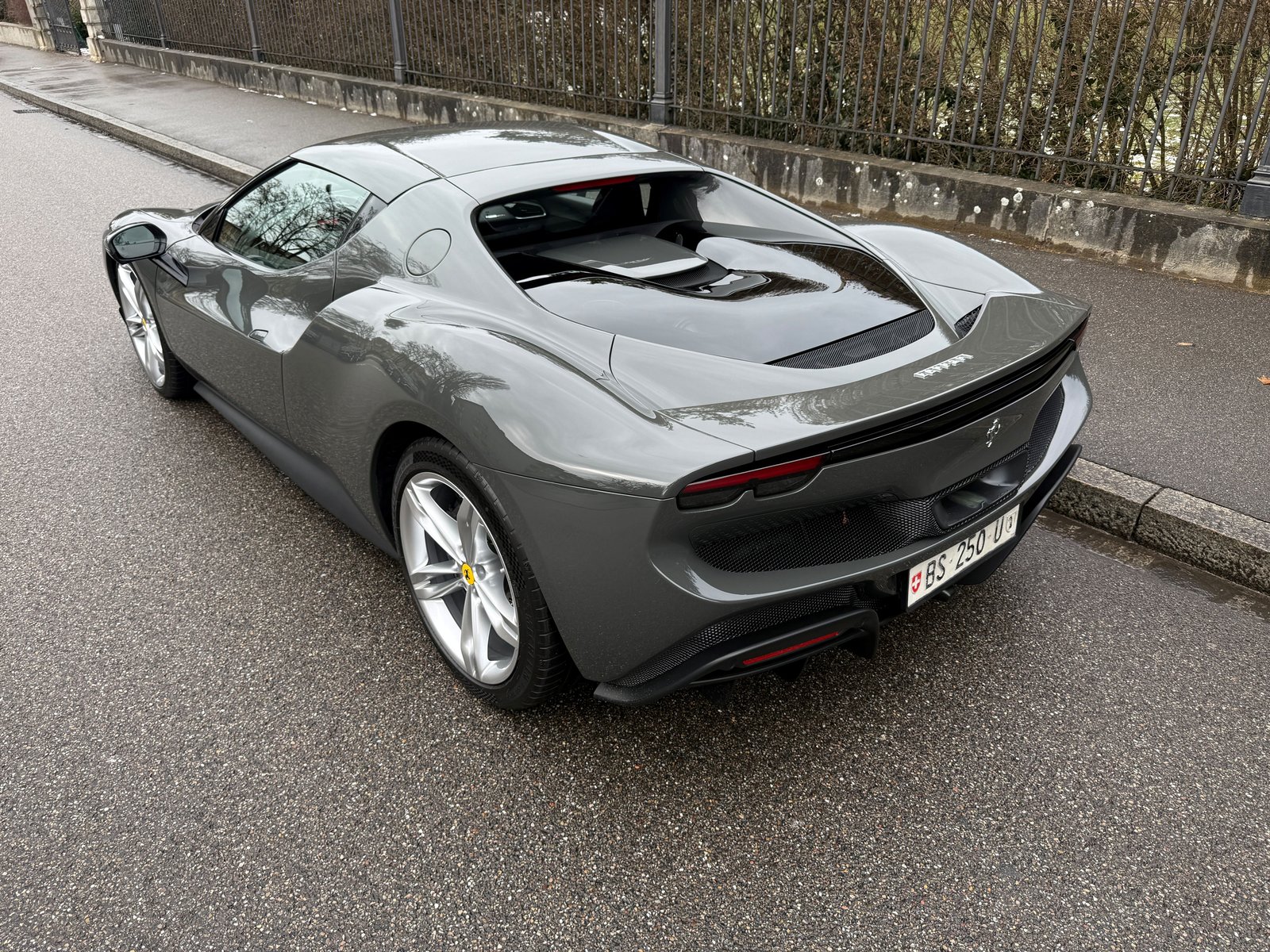 FERRARI 296 GTB, Plug-in-Hybrid Petrol/Electric, Second hand / Used, Automatic - 2