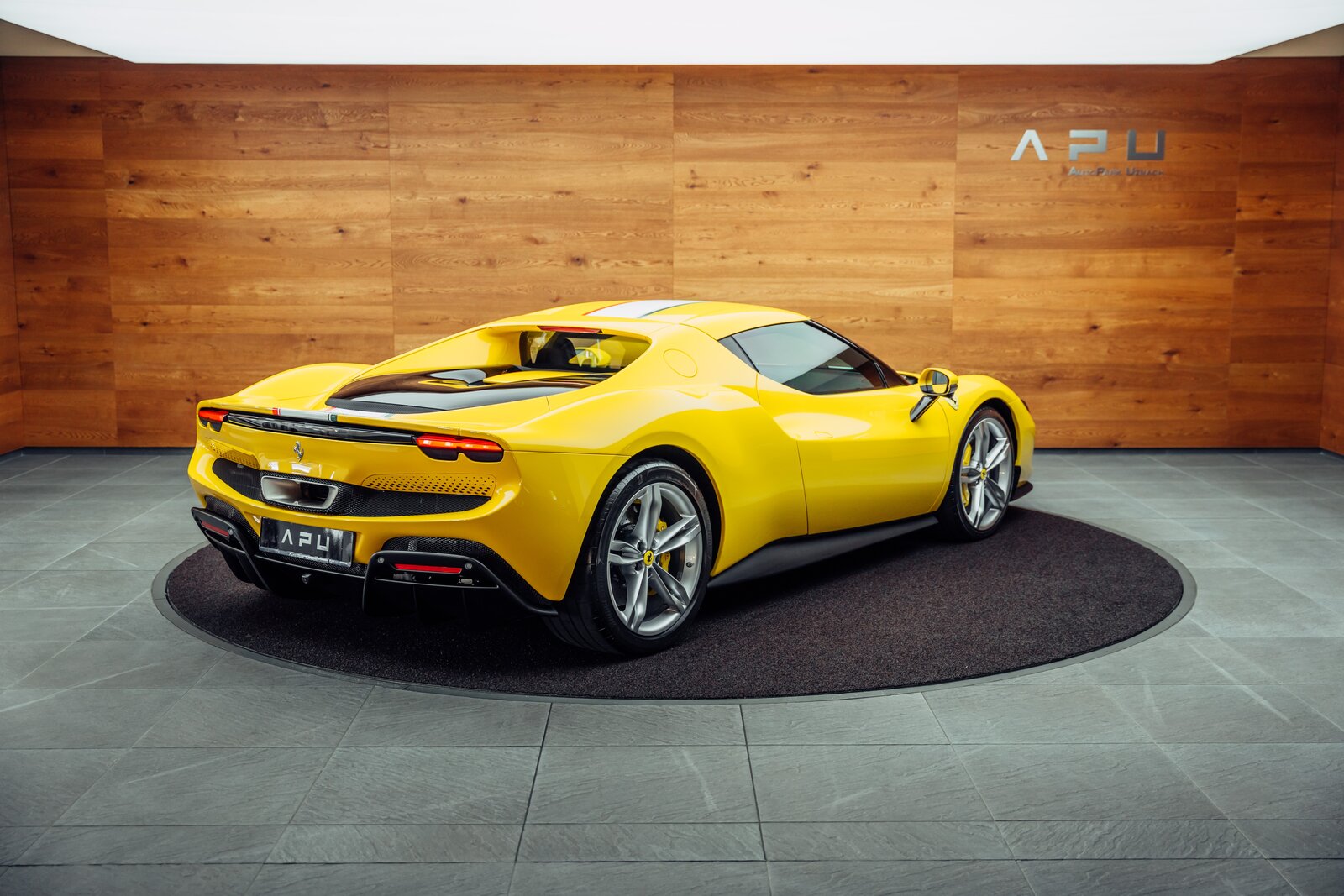 FERRARI 296 GTB Giallo Modena, Plug-in-Hybrid Benzin/Elektro, Occasion / Gebraucht, Automatik - 2