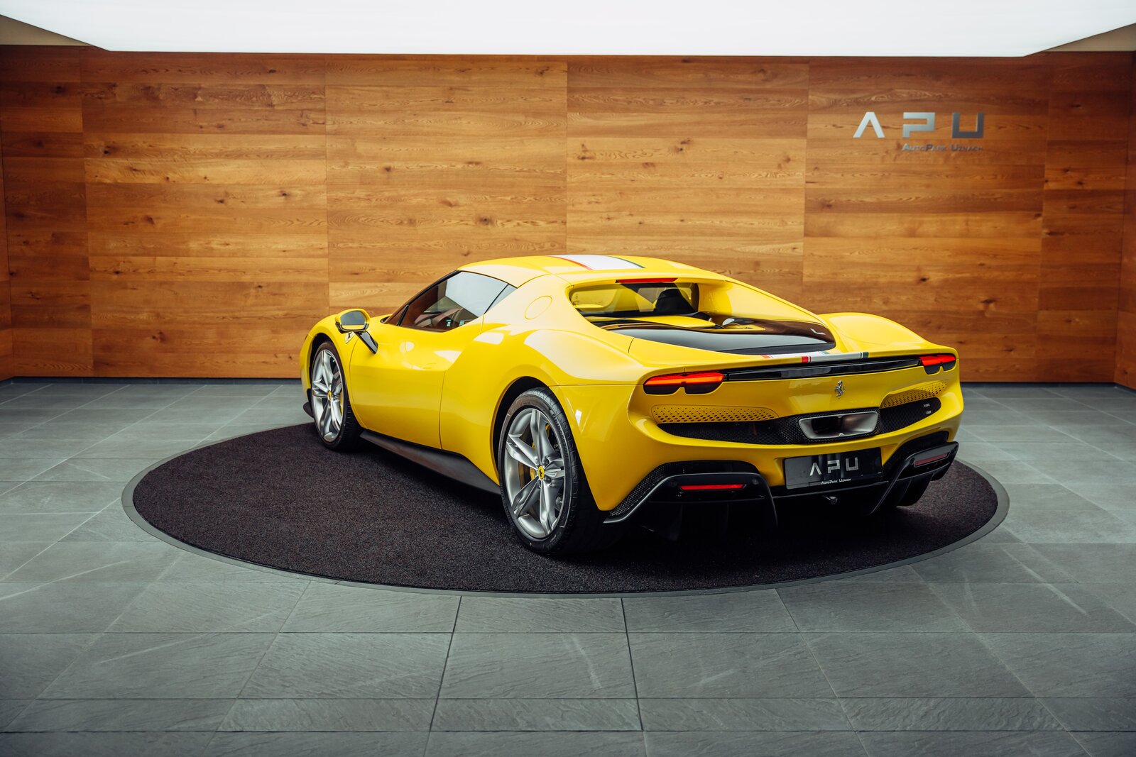 FERRARI 296 GTB Giallo Modena, Plug-in-Hybrid Benzin/Elektro, Occasion / Gebraucht, Automatik - 3