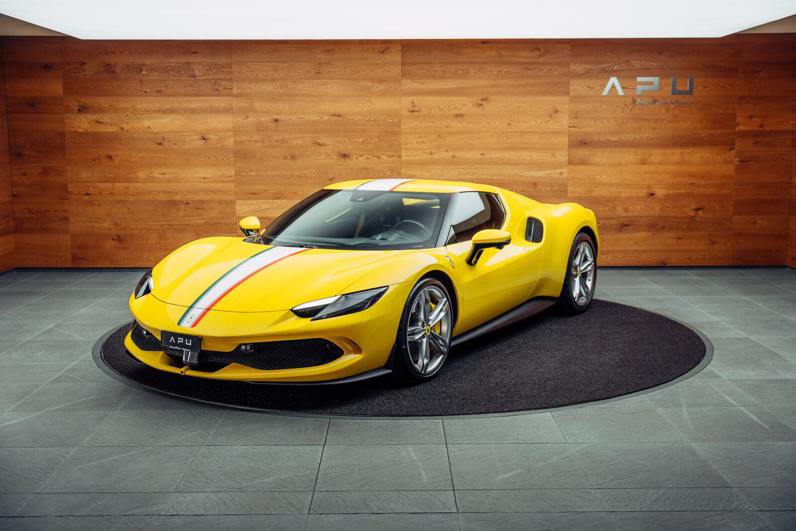 FERRARI 296 GTB Giallo Modena, Plug-in-Hybrid Benzin/Elektro, Occasion / Gebraucht, Automatik - 4