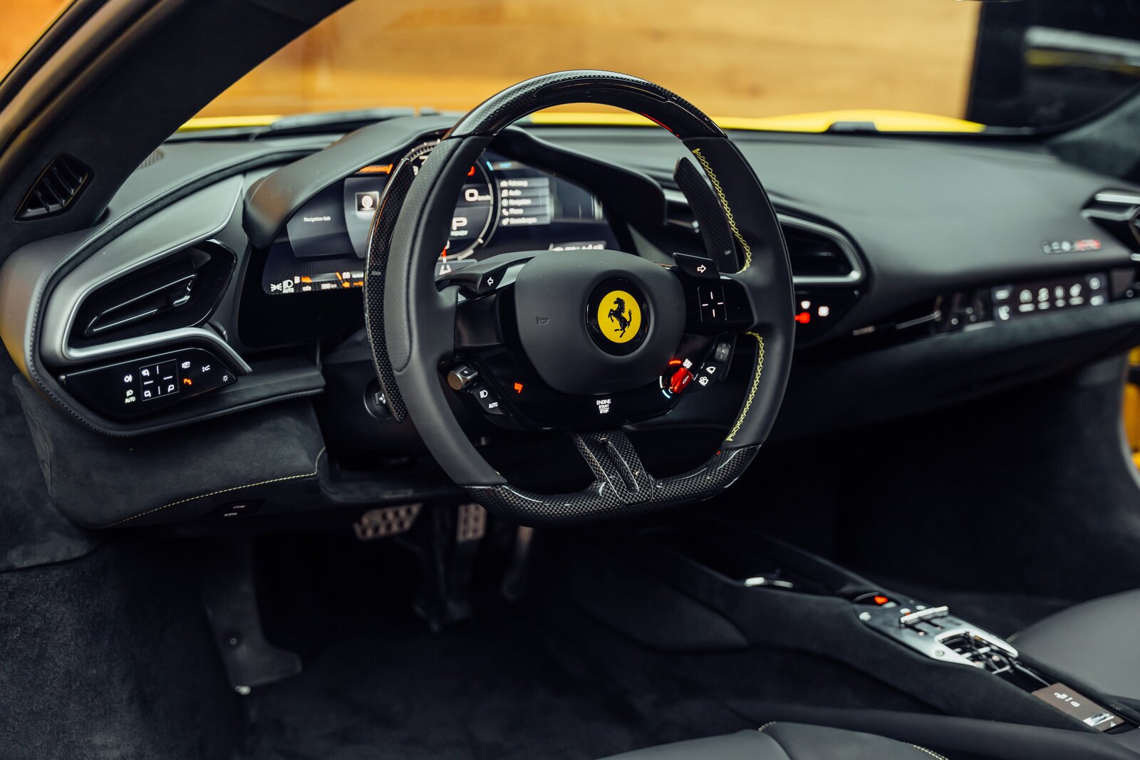 FERRARI 296 GTB Giallo Modena, Plug-in-Hybrid Benzin/Elektro, Occasion / Gebraucht, Automatik - 5