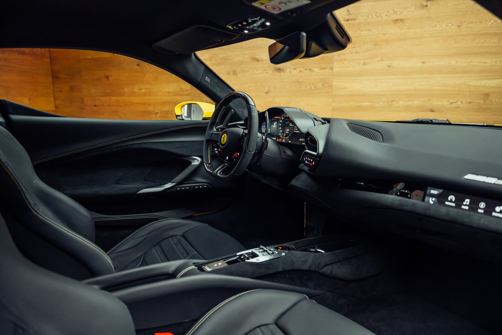 FERRARI 296 GTB Giallo Modena, Plug-in-Hybrid Benzin/Elektro, Occasion / Gebraucht, Automatik - 6