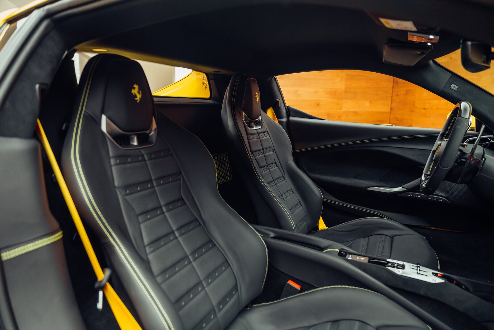 FERRARI 296 GTB Giallo Modena, Plug-in-Hybrid Benzin/Elektro, Occasion / Gebraucht, Automatik - 7