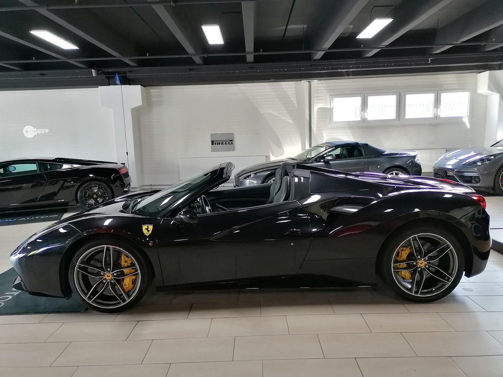 FERRARI 488 Spider 3.9 V8, Petrol, Second hand / Used, Automatic - 4
