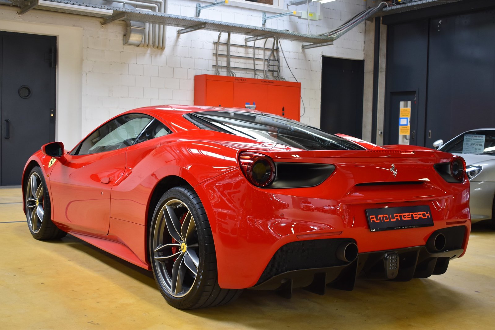 FERRARI 488 GTB 3.9 V8, Benzin, Occasion / Gebraucht, Automatik - 3